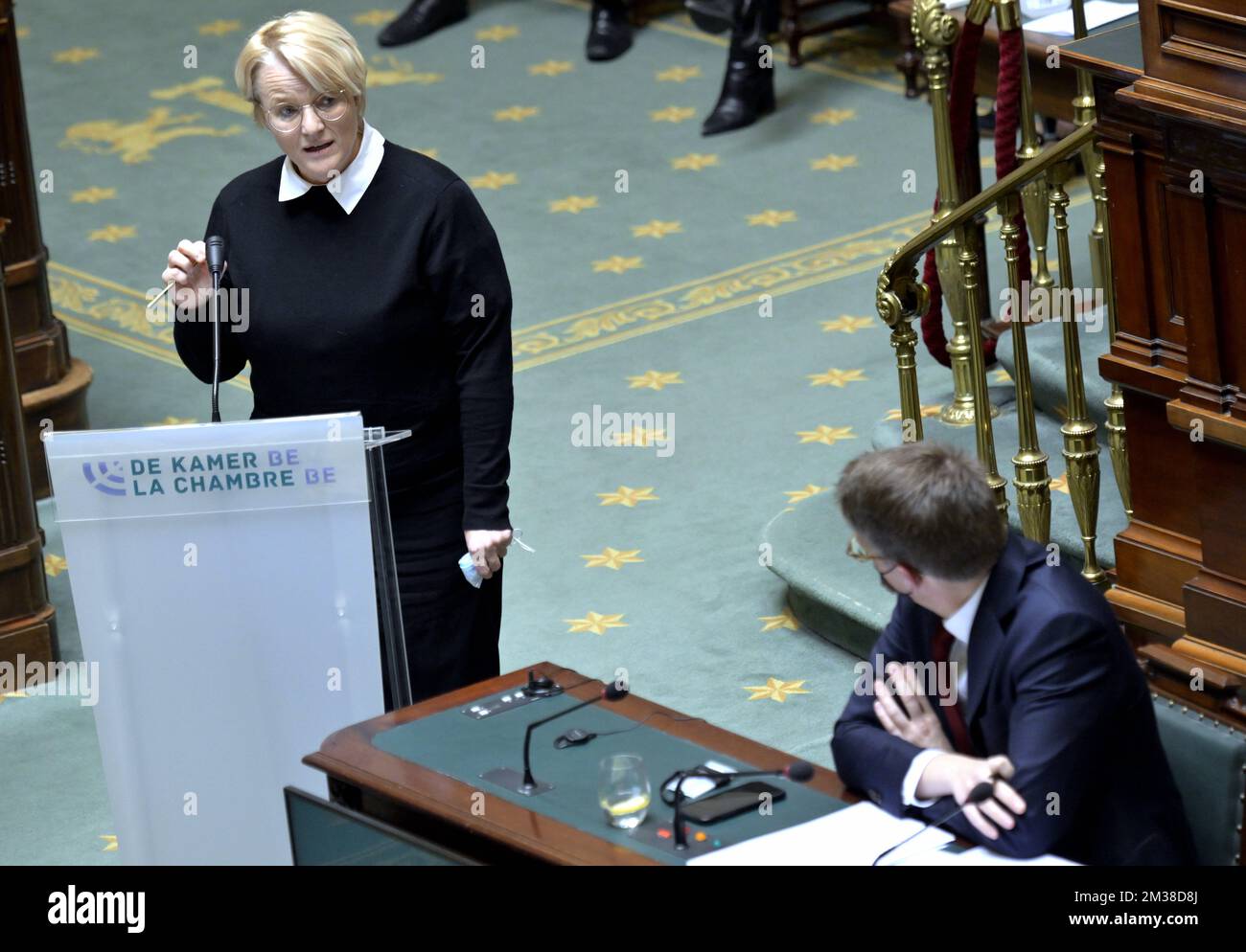 Nathalie Muylle von CD&V auf einer Plenarsitzung der Kammer im Bundesparlament in Brüssel, Donnerstag, den 17. Februar 2022. BELGA FOTO ERIC LALMAND Stockfoto