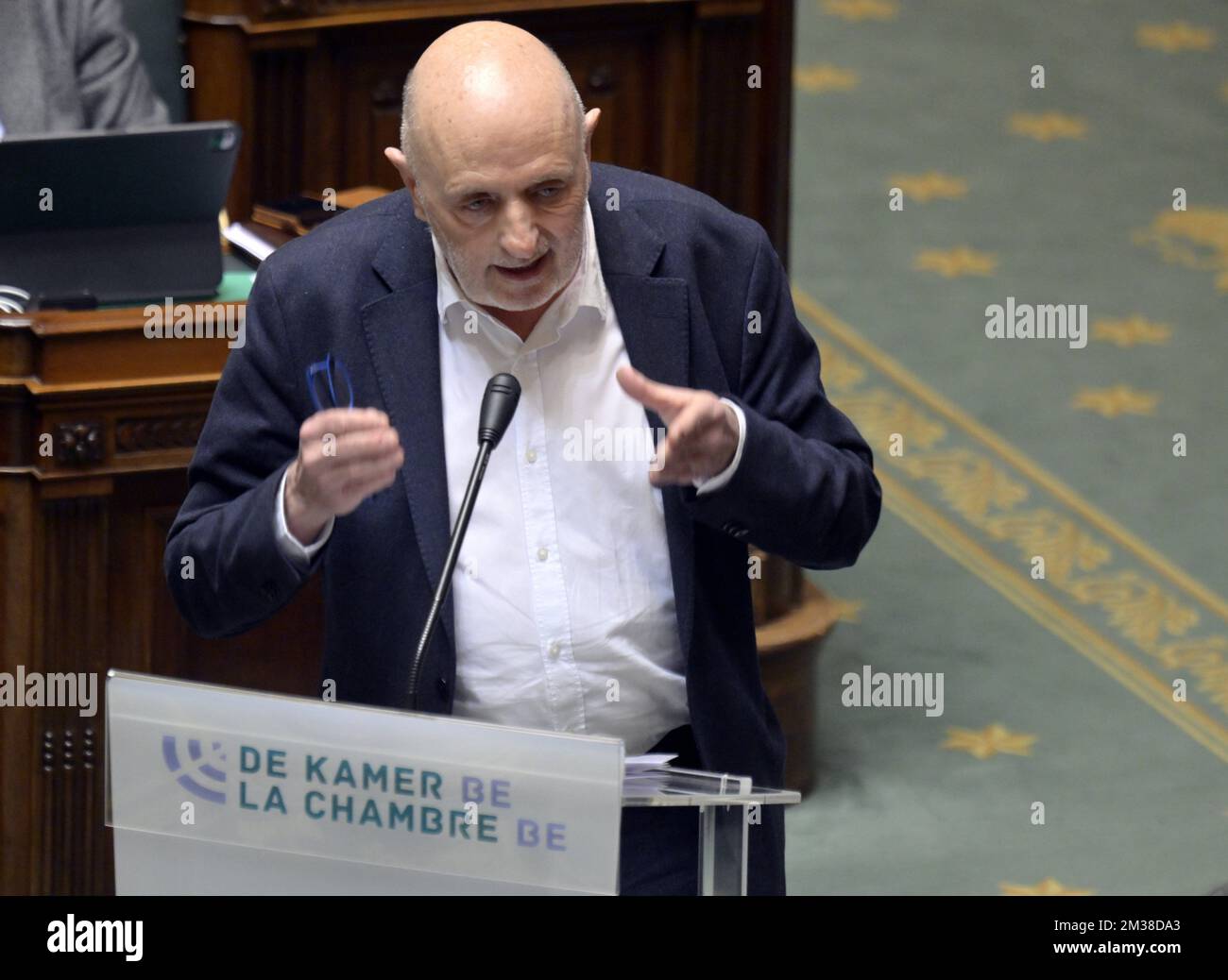 Georges Dallemagne von CDH, abgebildet auf einer Plenarsitzung der Kammer im Bundesparlament in Brüssel am Donnerstag, den 17. Februar 2022. BELGA FOTO ERIC LALMAND Stockfoto