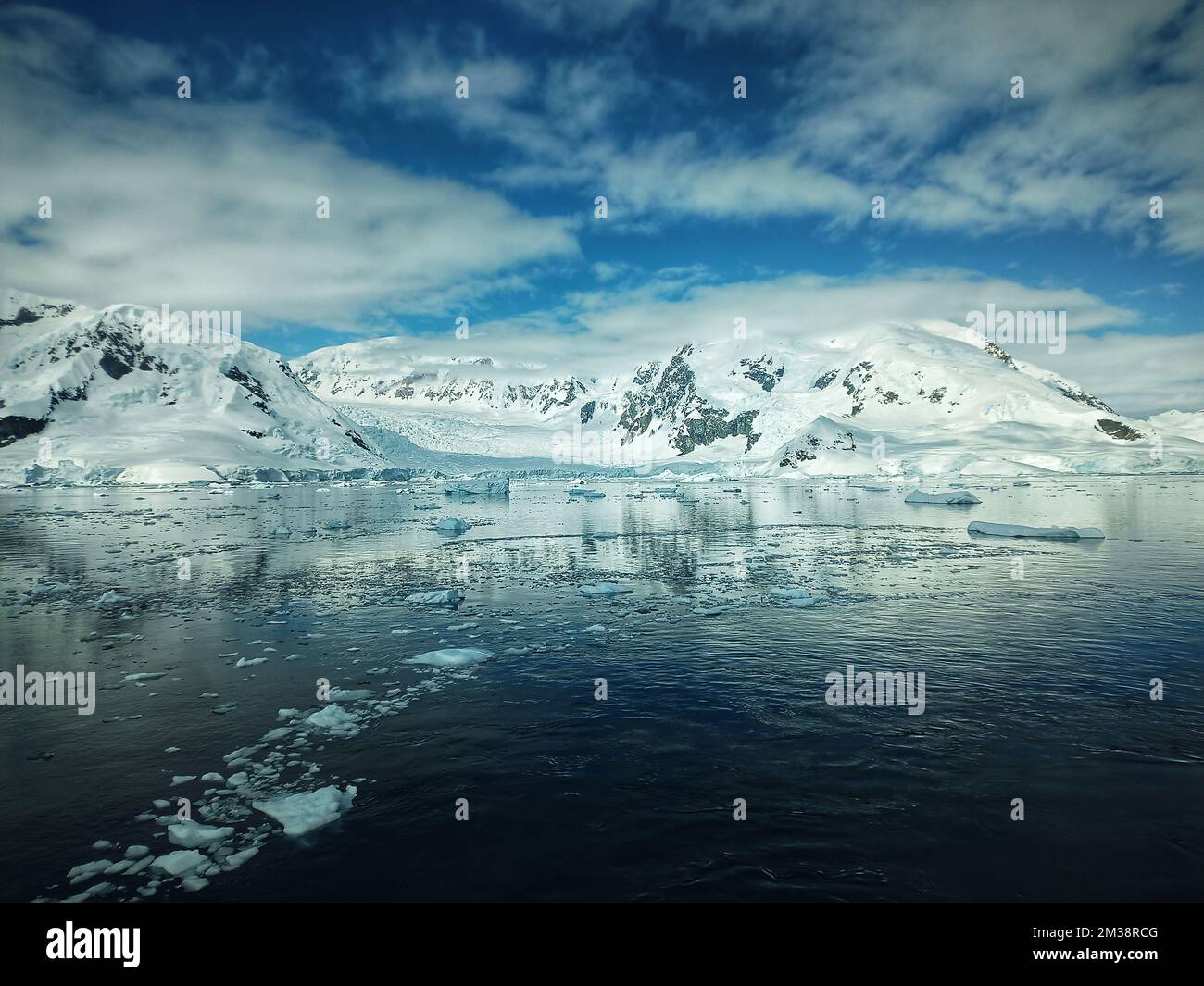 antarktis, antarktis, antarktis Landschaft, Natur, eisgefüllte Berge, eisige Berge, Klimawandel, antaktische Halbinsel, Eisberge Stockfoto