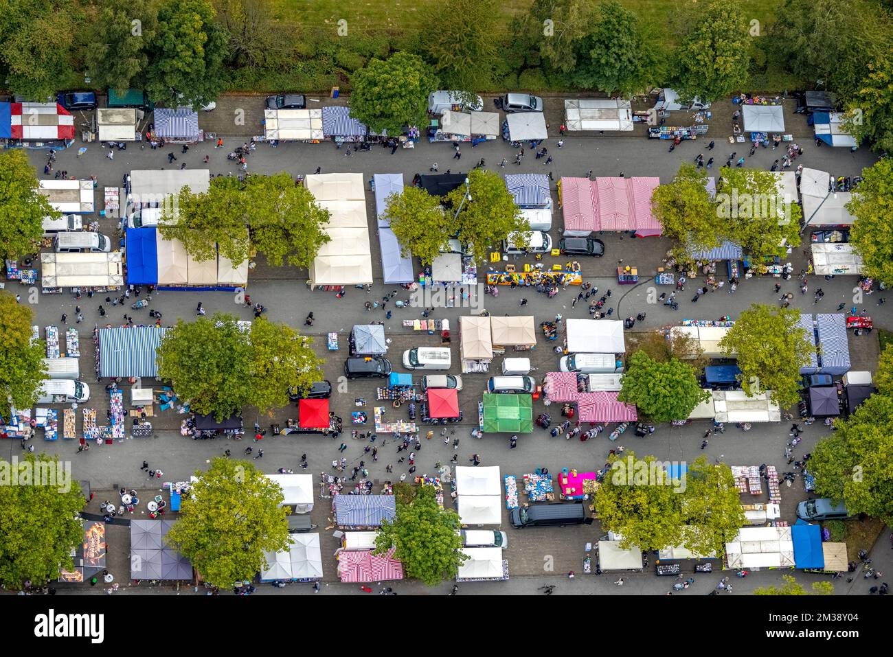 Luftaufnahme, Flohmarkt auf dem Parkplatz der Universität Dortmund im Bezirk Eichlinghofen in Dortmund, Ruhrgebiet, Nordrhein-Westfalen Stockfoto