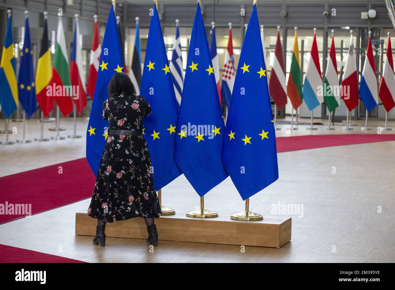 Abbildung zeigt das Personal, das während einer Tagung des Europäischen ...