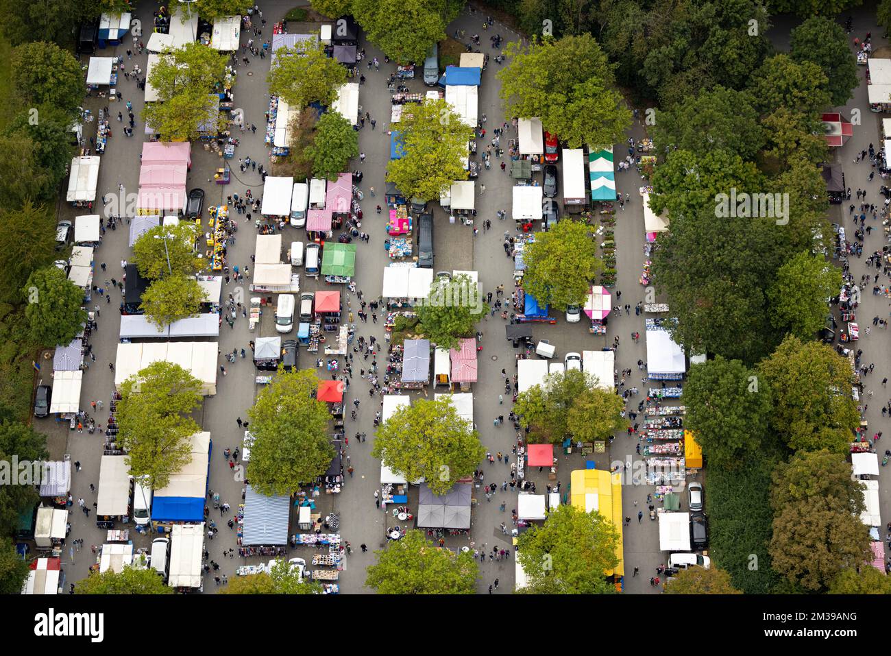 Luftaufnahme, Flohmarkt auf dem Parkplatz der Universität Dortmund im Bezirk Eichlinghofen in Dortmund, Ruhrgebiet, Nordrhein-Westfalen Stockfoto