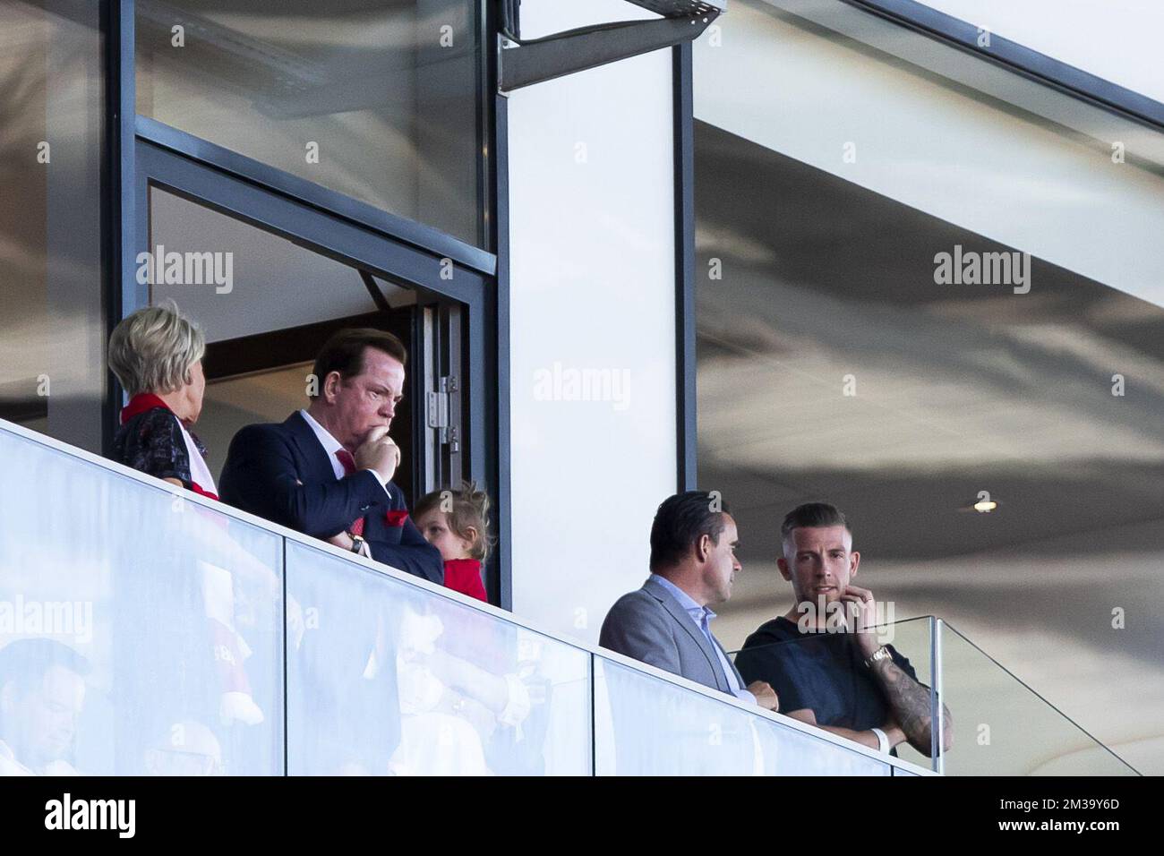 Ghelamco CEO Paul Gheysens, Antwerpens Direktor von Football Marc Overmars und Belgischer Red Devil Toby Alderweireld, vor einem Fußballspiel zwischen RAFC Antwerpen und RSC Anderlecht, Sonntag, den 08. Mai 2022 in Antwerpen, Am 3. Tag der Spiele der Champions in der ersten Division der belgischen Meisterschaft 2021-2022 „Jupiler Pro League“. BELGA FOTO KRISTOF VAN ACCOM Stockfoto