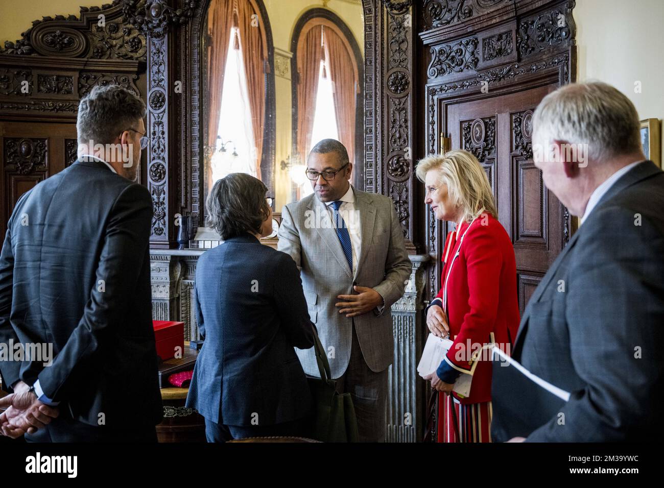 Pascal Smet, Staatssekretär der Region Brüssel, Bundesminister Tinne Van der Straeten, James Spencer clever und Prinzessin Astrid von Belgien, die bei einem Treffen mit dem Staatsminister für Europa und Nordamerika im Außenministerium, Commonwealth und Entwicklungsministerium, Am ersten Tag der Wirtschaftsmission im Vereinigten Königreich in London, Montag, den 09. Mai 2022. Mit über 400 Teilnehmern, 214 Unternehmen und Organisationen und vier Tagen Aktivitäten im Großraum London ist diese Mission eine der größten, die jemals von der belgischen Außenhandelsagentur organisiert wurde. BELGA-FOTOPOOL JASPER JA Stockfoto