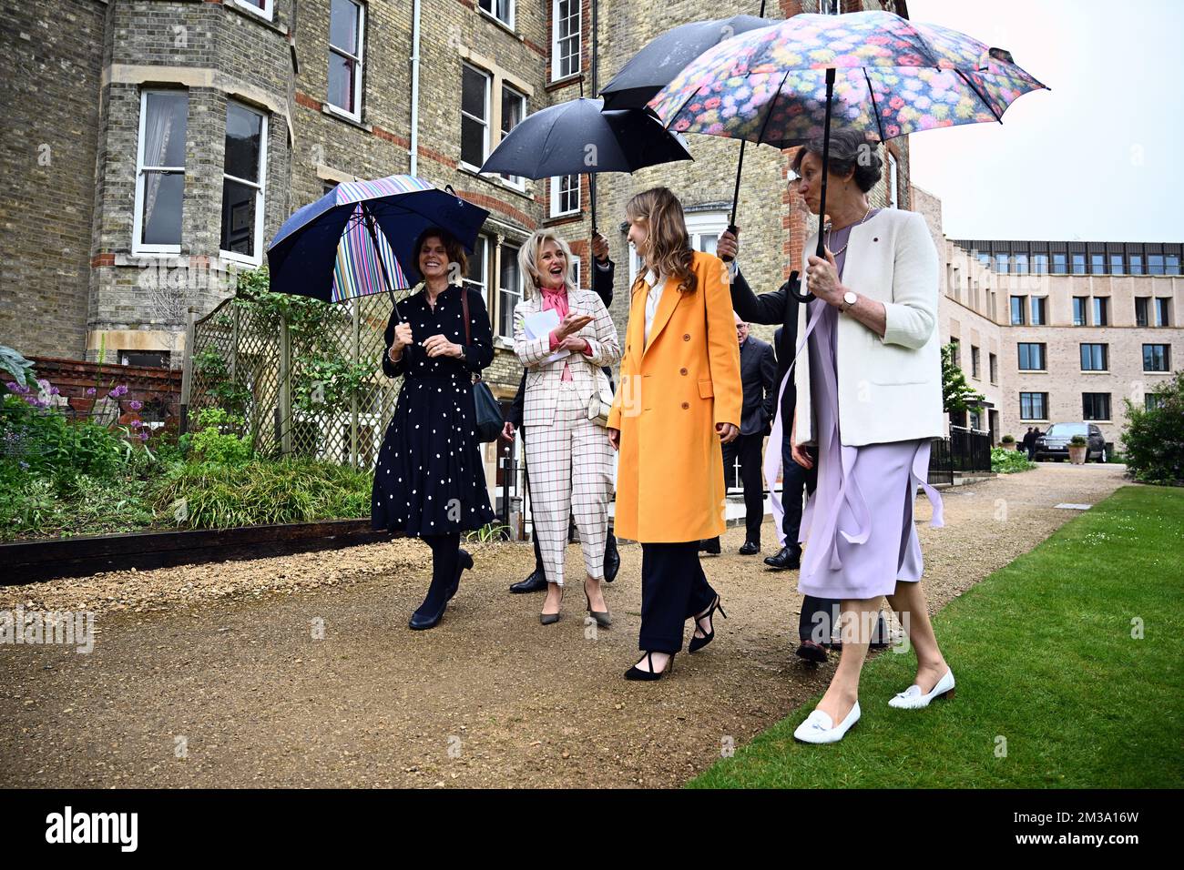 Professor Louise Richardson, Vizekanzlerin der Universität Oxford, Prinzessin Astrid von Belgien, Kronprinzessin Elisabeth und Professorin Dame Sarah Springman, Principal of St Hilda's College, wurden bei einem Besuch der Universität Oxford während der Wirtschaftsmission im Vereinigten Königreich am Mittwoch, den 11. Mai 2022, in London gezeigt. Mit über 400 Teilnehmern, 214 Unternehmen und Organisationen und vier Tagen Aktivitäten im Großraum London ist diese Mission eine der größten, die jemals von der belgischen Außenhandelsagentur organisiert wurde. BELGA FOTO JASPER JACOBS Stockfoto