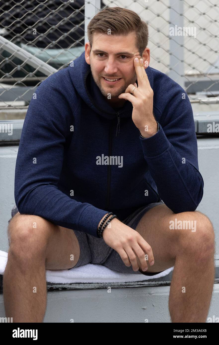 Philipp-Andreas Schmidt, der Ehemann der belgischen Maryna Zanevska, bildete während eines Tennisspiels zwischen der belgischen Zanevska (WTA 62) und der chinesischen Zheng (WTA 74) in der ersten Runde der FrauenSingles des Roland Garros French Open Tennis Turniers am Montag, den 23. Mai 2022 in Paris, Frankreich. Das diesjährige Turnier findet vom 22. Mai bis zum 5. Juni statt. BELGA FOTO BENOIT DOPPPAGNE Stockfoto