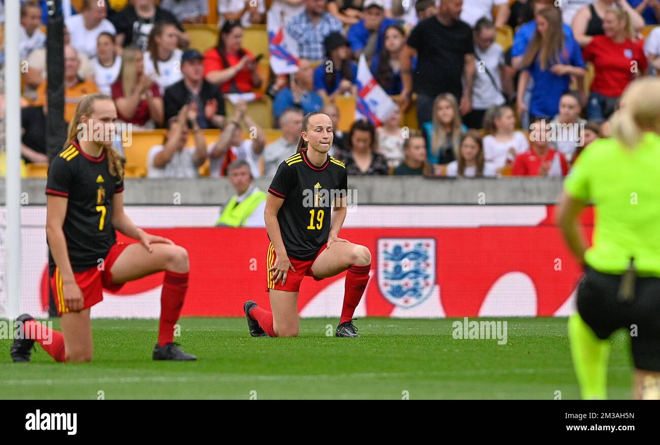 Die belgische Sari Kee kniete vor dem Freundschaftsspiel zwischen der belgischen Nationalmannschaft der Frauen, den Red Flames, und der englischen Nationalmannschaft der Frauen, Lionesses, am Donnerstag, den 16. Juni 2022 in Wolverhampton, Großbritannien, nieder. BELGA FOTO DAVID CATRY Stockfoto