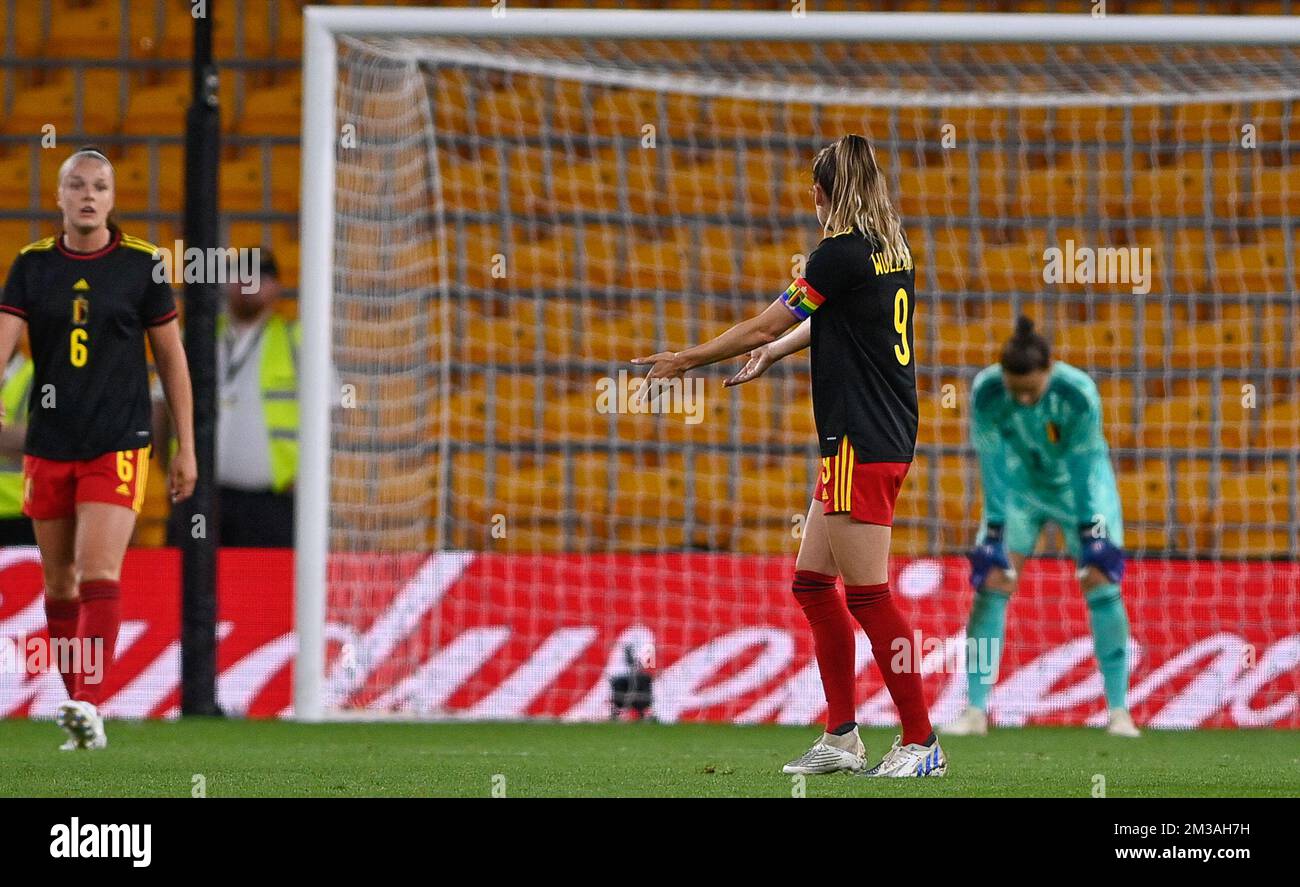 Die belgische Tessa Wullaert sieht beim Freundschaftsspiel zwischen der belgischen Nationalmannschaft der Frauen, den Red Flames, und der englischen Nationalmannschaft der Frauen, Lionesses, am Donnerstag, dem 16. Juni 2022, in Wolverhampton, Großbritannien, niedergeschlagen aus. BELGA FOTO DAVID CATRY Stockfoto