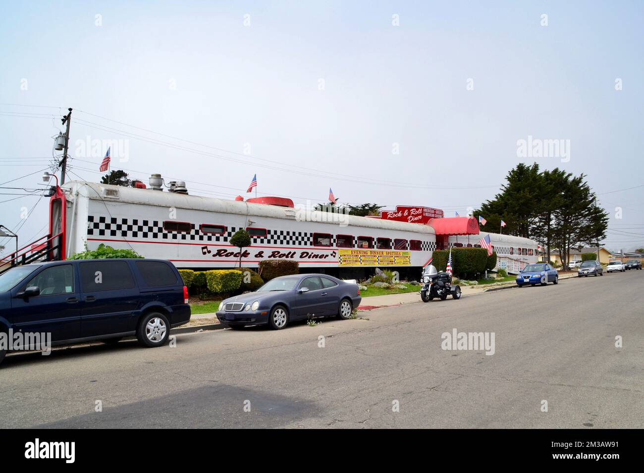 Blick auf das berühmte Rock 'n' Roll Diner in Oceano, Kalifornien. Stockfoto