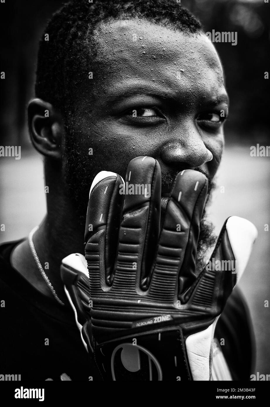 Charleroi-Torhüter Herve Koffi posiert für den Fotografen nach einer Trainingseinheit des belgischen Fußballteams der ersten Liga Sporting Charleroi vor der Saison 2022-2023, Montag, 11. Juli 2022 in Garderen, Niederlande. BELGA FOTO VIRGINIE LEFOUR Stockfoto