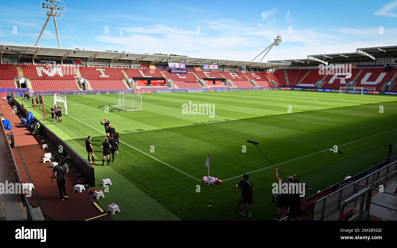 Die Abbildung zeigt ein Training der belgischen Nationalmannschaft der Frauen, der Red Flames, am Mittwoch, den 13. Juli 2022 in Rotherham, England, vor dem zweiten Gruppenspiel in der Gruppe D des Women's Euro 2022 Turniers. Die UEFA-Fußball-Europameisterschaft der Frauen 2022 findet vom 6. Bis 31. Juli statt. BELGA FOTO DAVID CATRY Stockfoto