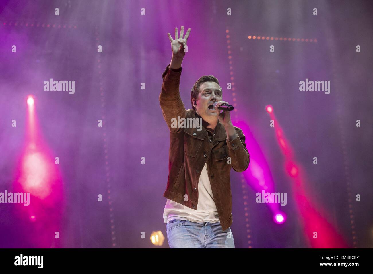 Abbildung Bild zeigt Schauspieler und Sänger Niels Destadsbader während des Konzerts und Feuerwerks "Belgium celebrates - Belgie viert feest - La Belgique fait la fete" Veranstaltung, im Parc du Cinquantenaire - Jubelpark, am Abend des Belgischen Nationaltages, in Brüssel, Donnerstag, 21. Juli 2022. BELGA FOTO HATIM KAGHAT Stockfoto