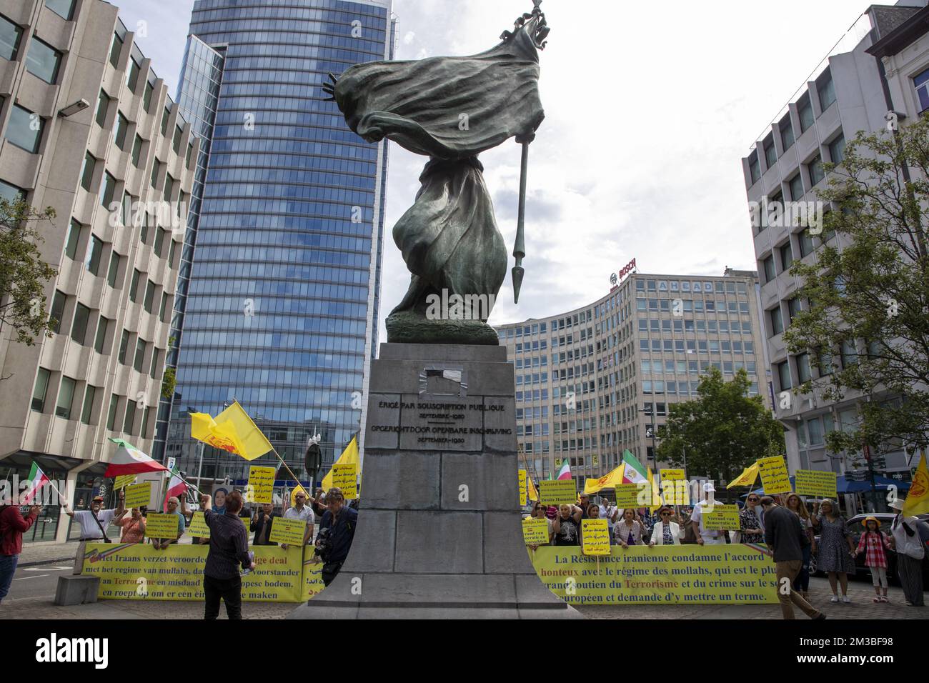 Die Abbildung zeigt einen Protest gegen den Vertrag zwischen der belgischen Regierung und dem iranischen Regime in Brüssel am Donnerstag, den 28. Juli 2022. In den letzten Tagen wurde über einen Gesetzesentwurf diskutiert, der es Belgien ermöglichen würde, Gefangene mit dem Iran auszutauschen. BELGA FOTO NICOLAS MAETERLINCK Stockfoto