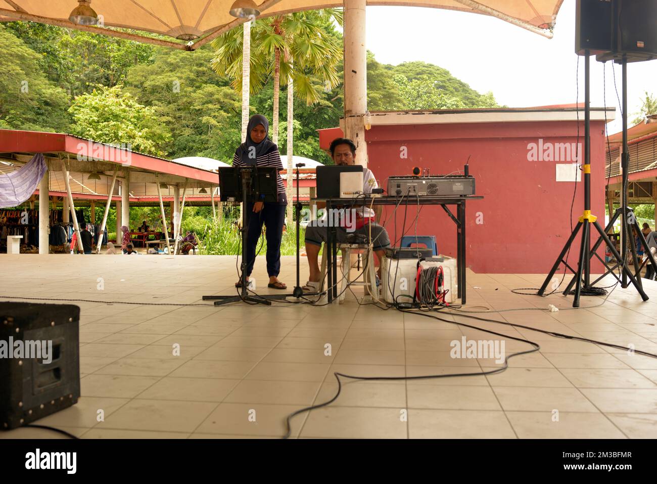 Musiker auf dem Sonntagsmarkt (Tamu) in Kota Belud, Sabah, Borneo, Malaysia. Stockfoto