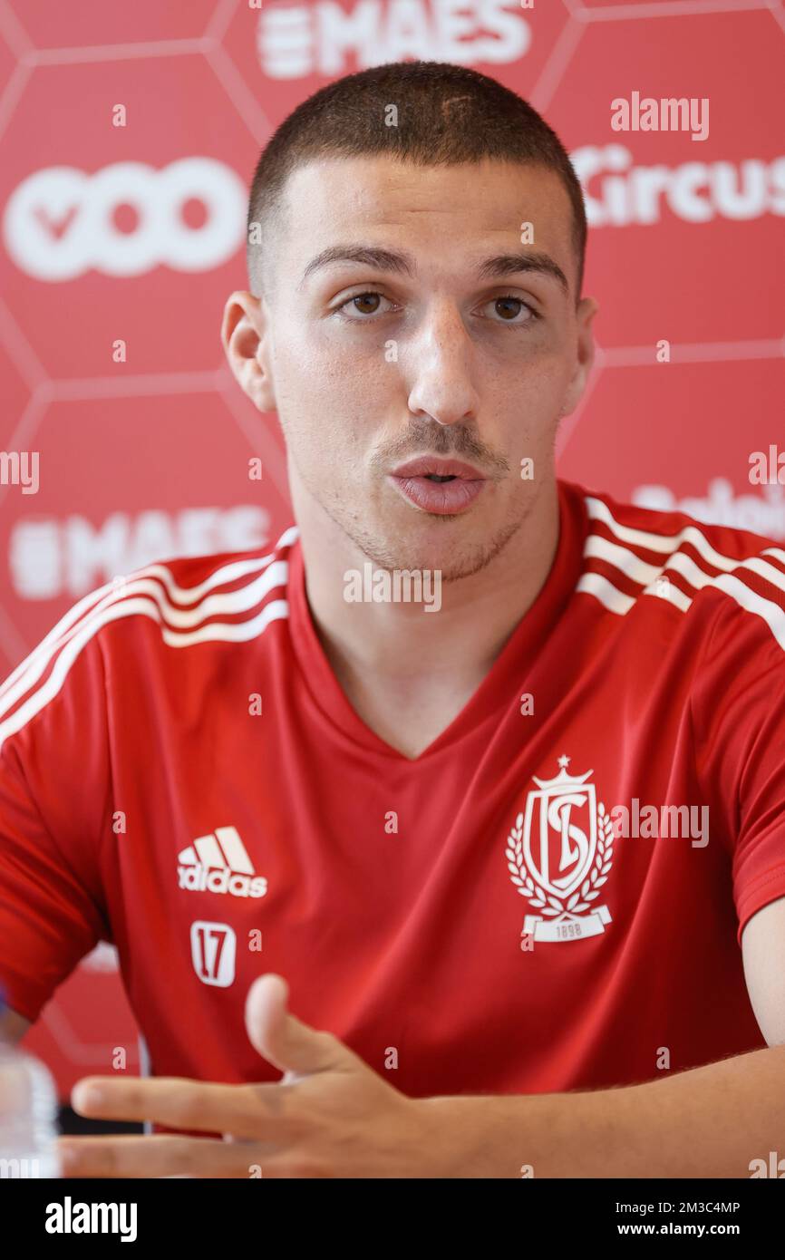Osher Davida von Standard wurde auf einer Pressekonferenz der belgischen Fußballmannschaft Standard de Liege am Mittwoch, den 31. August 2022 in Lüttich gezeigt, um den neuen Spieler Davida vorzustellen. BELGA FOTO BRUNO FAHY Stockfoto