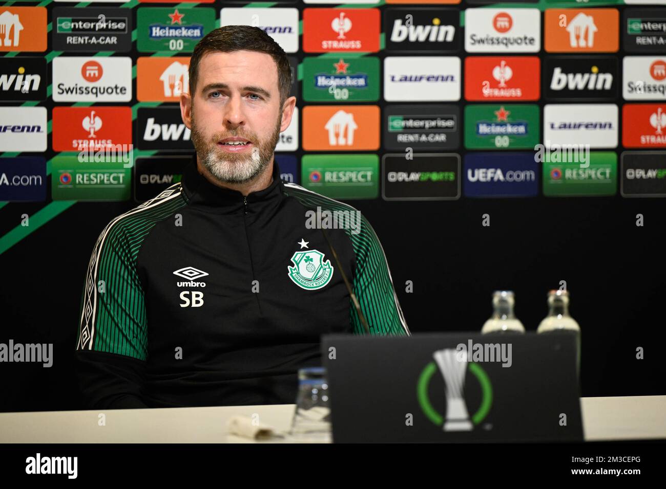 Shamrocks Cheftrainer Stephen Bradley zeigte sich auf einer Pressekonferenz des irischen Teams Shamrock Rovers am Mittwoch, den 14. September 2022 in Gent, um das morgige Spiel gegen die belgische Fußballmannschaft KAA Gent am zweiten Tag der Gruppenbühne der UEFA Europa Conference League vorzubereiten. BELGA FOTO FILIP LANSZWEERT Stockfoto