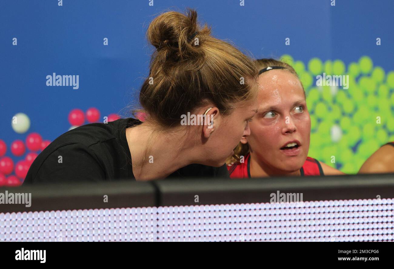 Emma Meesseman aus Belgien und Julie Allemand aus Belgien bildeten während eines Basketballspiels zwischen der belgischen Nationalmannschaft, den belgischen Cats und China, am Dienstag, den 27. September 2022 in Sydney, Australien, ein Spiel 5/5 in Gruppe A bei der FIBA Women's Basketball World Cup. Die 19.. Ausgabe der FIBA Women's Basketball World Cup 2022 findet vom 22. September bis zum 01. Oktober in Sydney, Australien, statt. BELGA PHOTO VIRGINIE LEFOUR Stockfoto