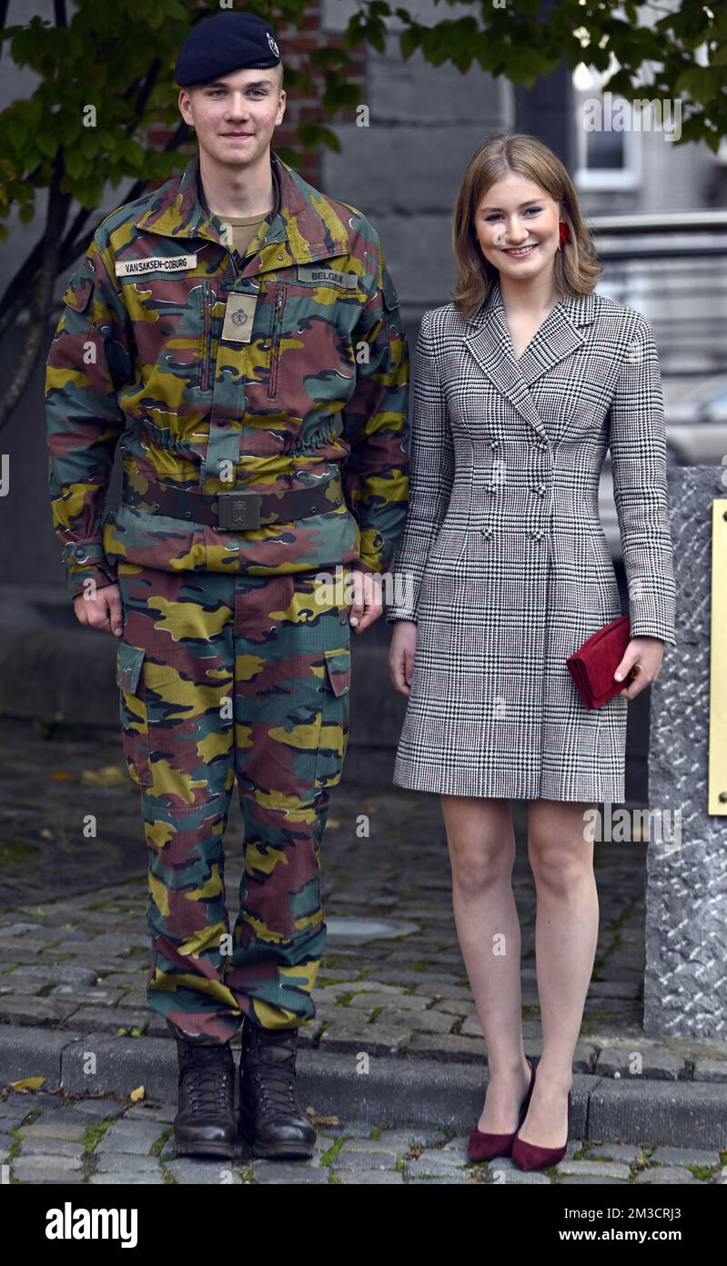 Prinz Gabriel und Kronprinzessin Elisabeth im Bild bei der Parade der Blauen Berets, bei der die Studenten der Royal Military Academy, die die militärische Initiationsphase erfolgreich abgeschlossen haben, am Freitag, den 30. September 2022, in Brüssel mit einer Blauen Baskenmütze ausgestattet werden. Prinz Gabriel studiert im ersten Jahr an der Royal Military Academy (KMS-ERM - Koninklijke Militaire School - Ecole Royale Militaire). BELGA FOTO ERIC LALMAND Stockfoto