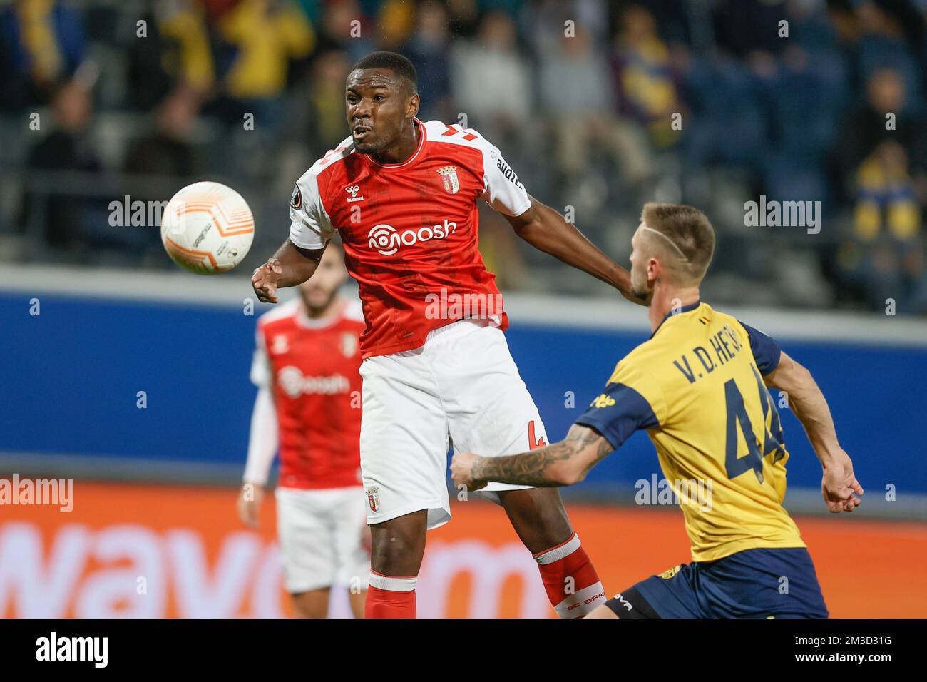 Braga's Sikou Niakate und die Union's Siebe Van der Heyden kämpfen während eines Spiels zwischen dem belgischen Fußballteam Royale Union Saint-Gilloise und dem portugiesischen Club SC Braga am Donnerstag, den 13. Oktober 2022 in Heverlee, Belgien, Das vierte von sechs Spielen in der Gruppenphase des UEFA Europa League-Wettbewerbs. BELGA FOTO BRUNO FAHY Stockfoto