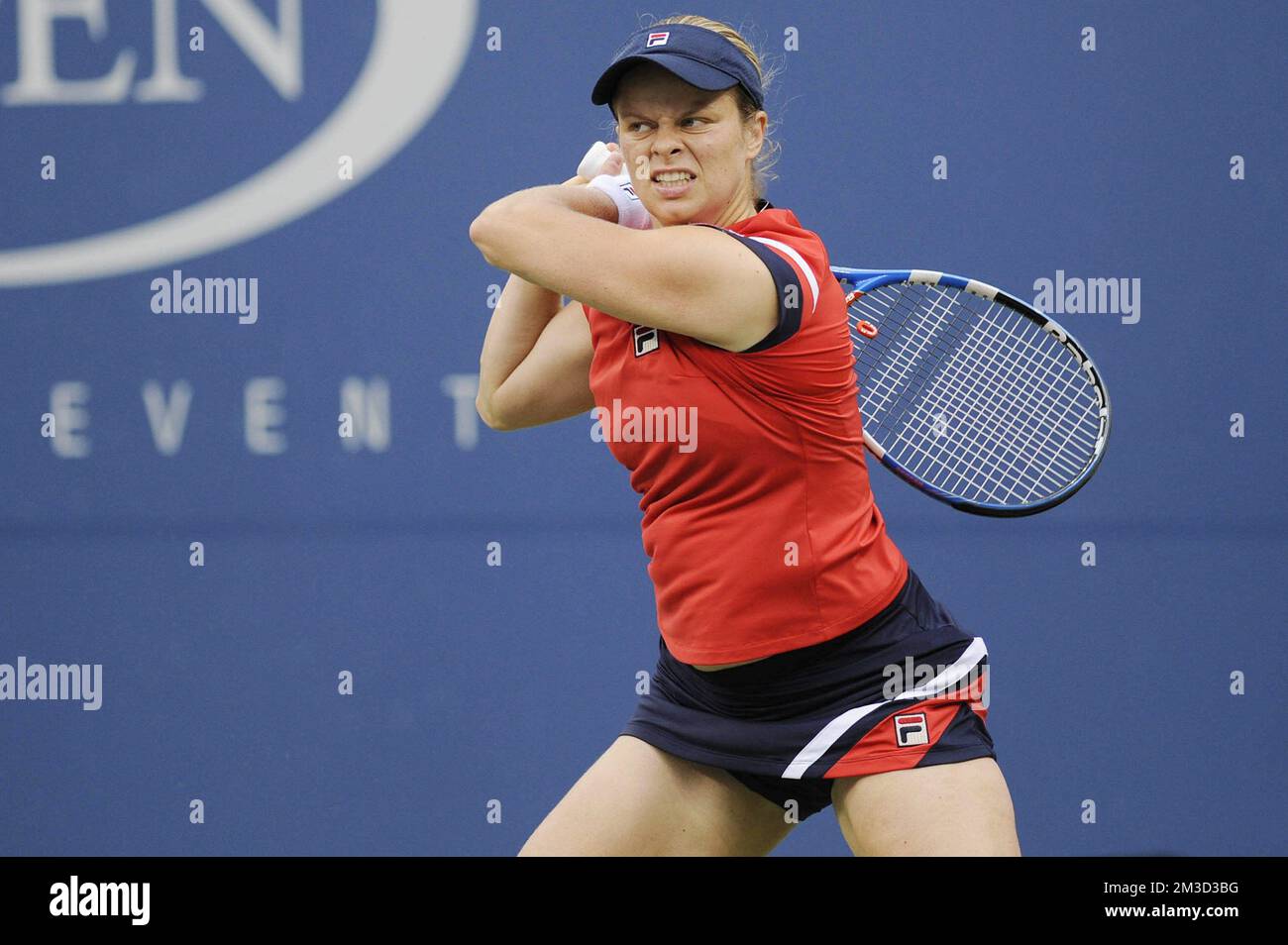 Kim Clijsters in Aktion während ihres vierten Spiels gegen Venus Williams beim US Open Grand Slam Tennis Turnier in Flushing Meadows in New York Stockfoto