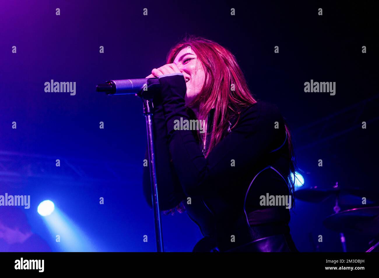 Mailand, Italien. 14.. Dezember 2022. Chrissy Costanza von der amerikanischen Pop-Rock-Band gegen The Current tritt live im Legend Club in Mailand auf. Kredit: SOPA Images Limited/Alamy Live News Stockfoto