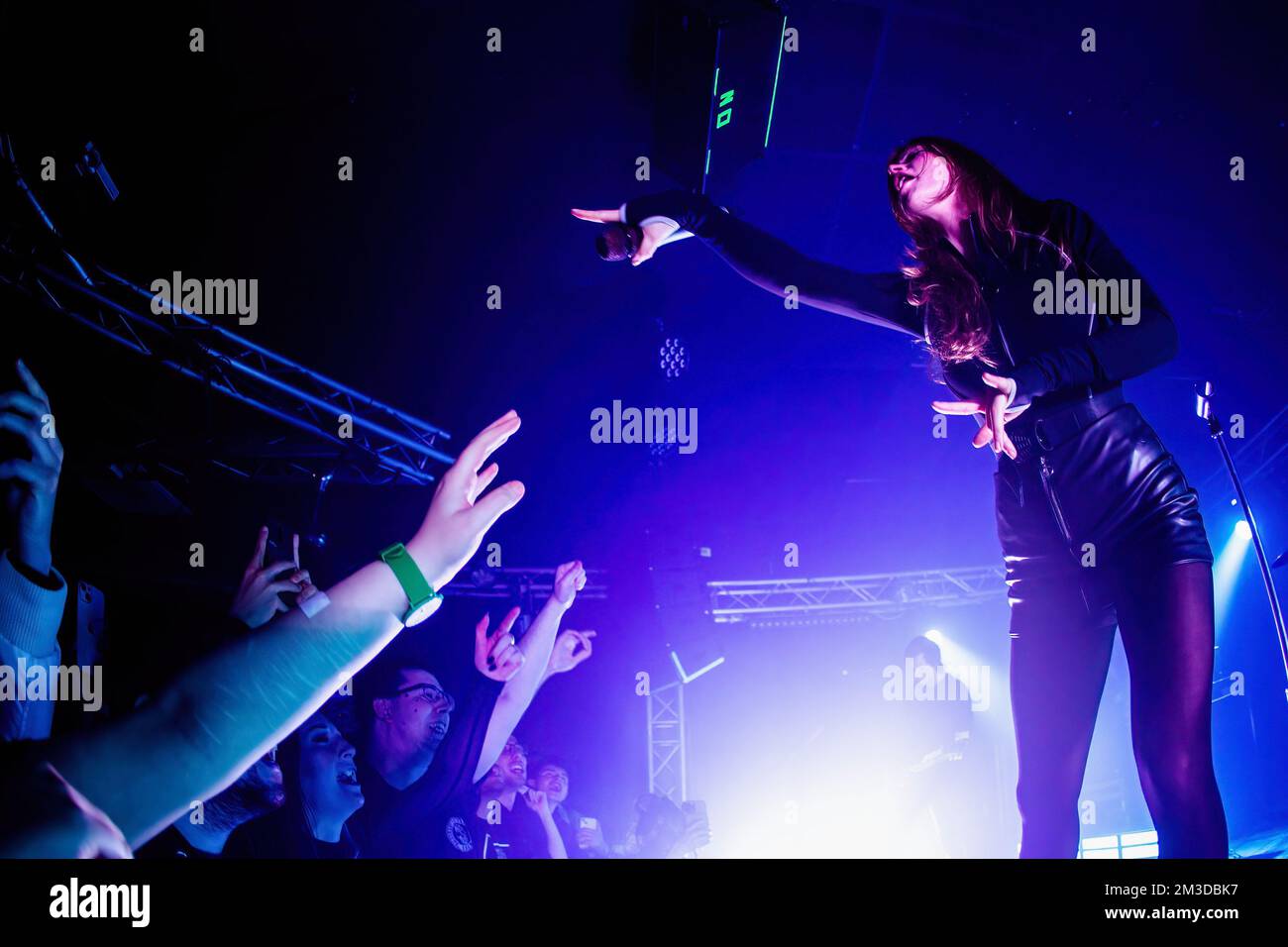 Mailand, Italien. 14.. Dezember 2022. Chrissy Costanza von der amerikanischen Pop-Rock-Band gegen The Current tritt live im Legend Club in Mailand auf. Kredit: SOPA Images Limited/Alamy Live News Stockfoto