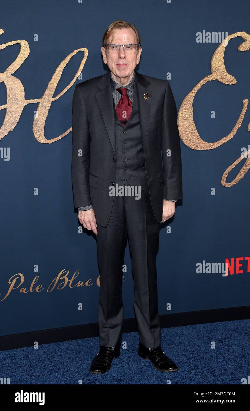 Los Angeles, USA. 14.. Dezember 2022. Timothy Spall kommt am 14. Dezember 2022 zur Netflix-Premiere von „The Pale Blue Eye“ in Los Angeles im Directors Guild Theatre in Los Angeles, Kalifornien. © OConnor / AFF-USA.com Kredit: AFF/Alamy Live News Stockfoto