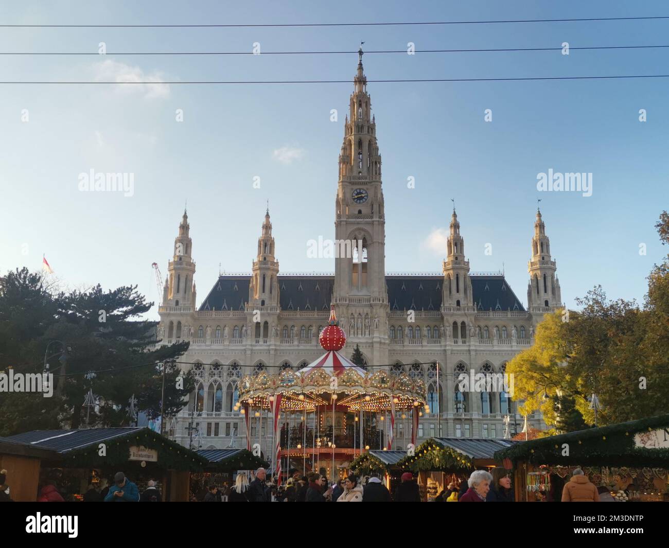 Wiener Radhaus während des Weihnachtsmarkts am 2022. November Stockfoto