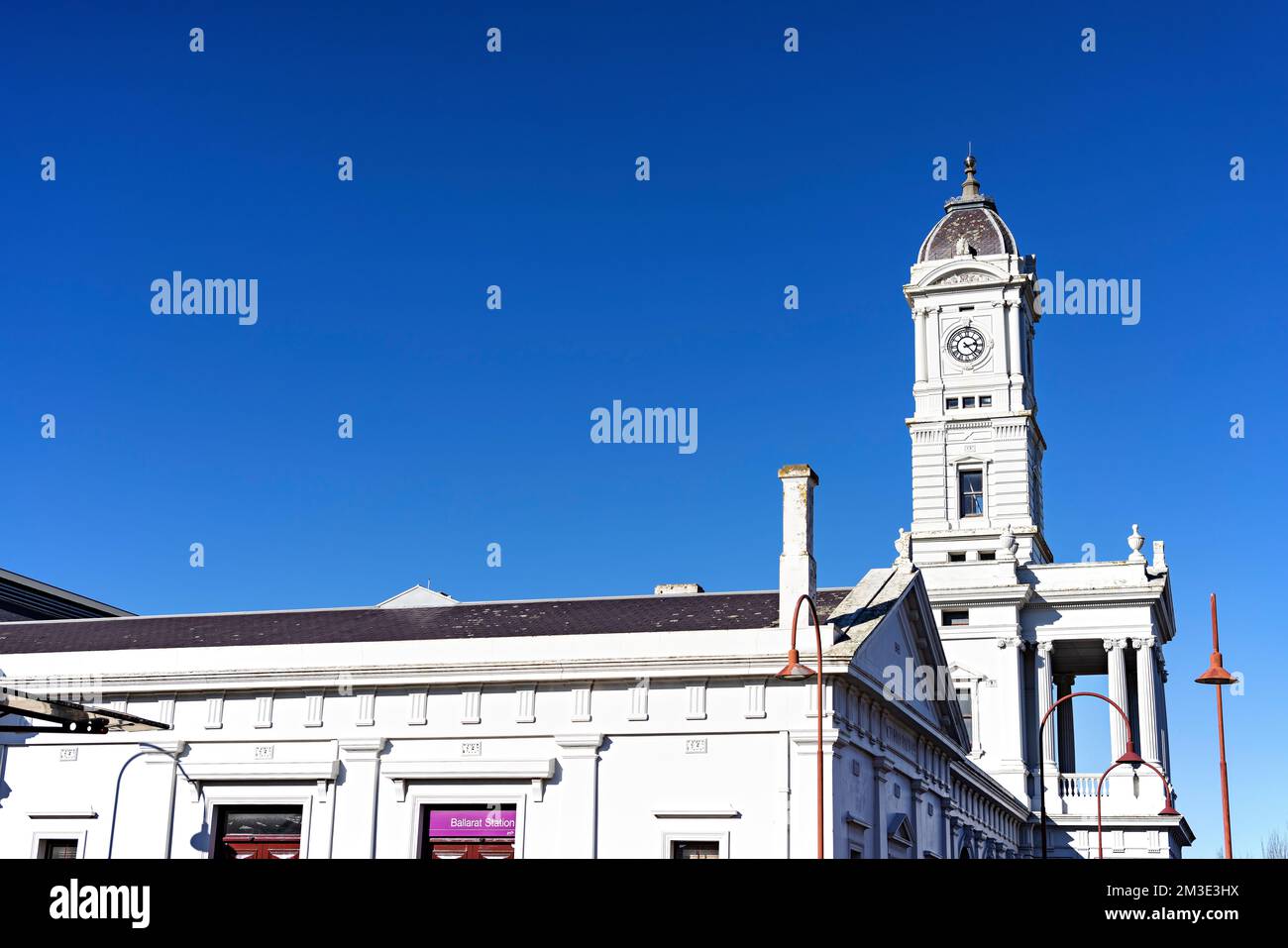 Ballarat Australien / Ballarats wunderschöner Bahnhof aus dem viktorianischen Zeitalter 1862. Ballarat ist berühmt für seine vielen und gut erhaltenen Goldfelder aus der Zeit des BUI Stockfoto