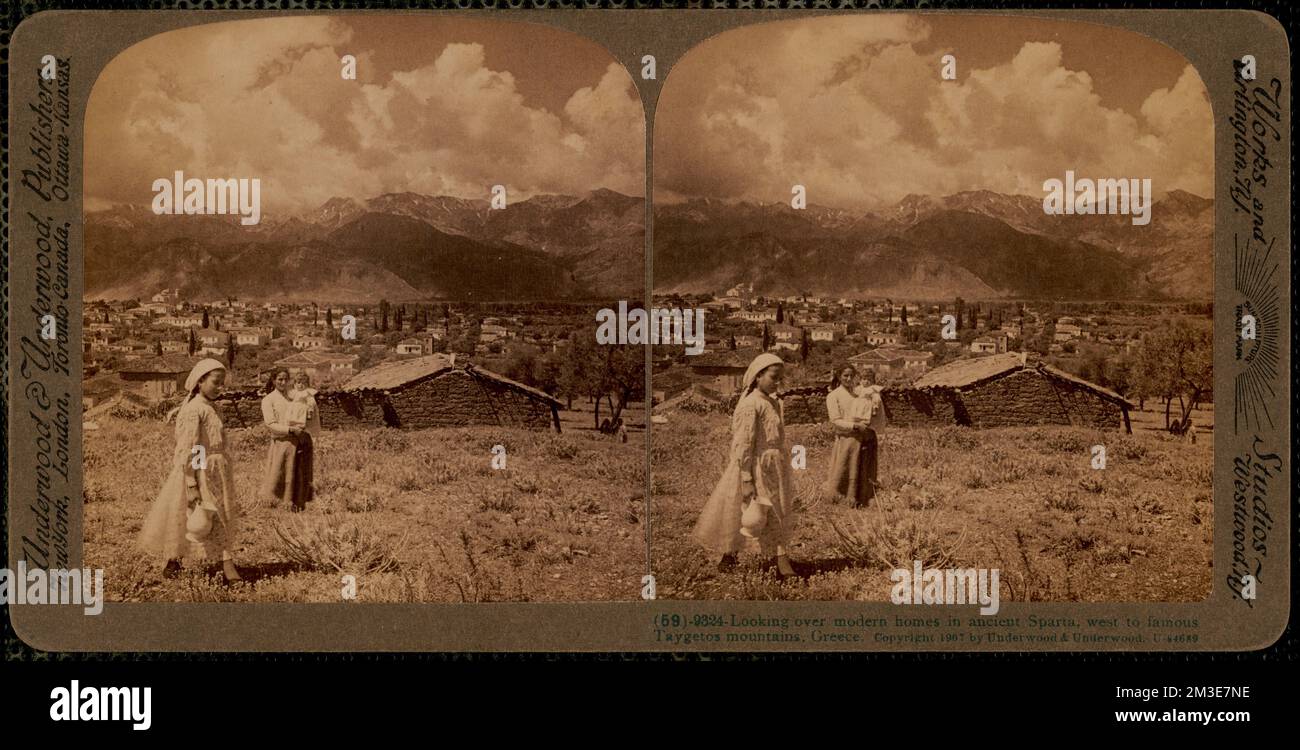 Mit Blick auf moderne Häuser im alten Sparta, westlich der berühmten Taygetos Berge, Griechenland, Städte und Berge. Nicholas Catsimpoolas Kollektion Stockfoto