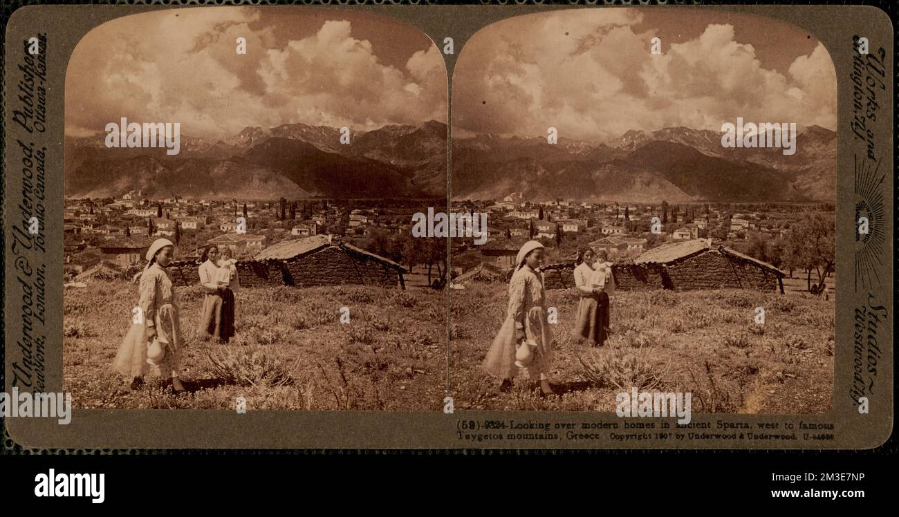 Mit Blick auf moderne Häuser im alten Sparta, westlich der berühmten Taygetos Berge, Griechenland, Städte und Berge. Nicholas Catsimpoolas Kollektion Stockfoto