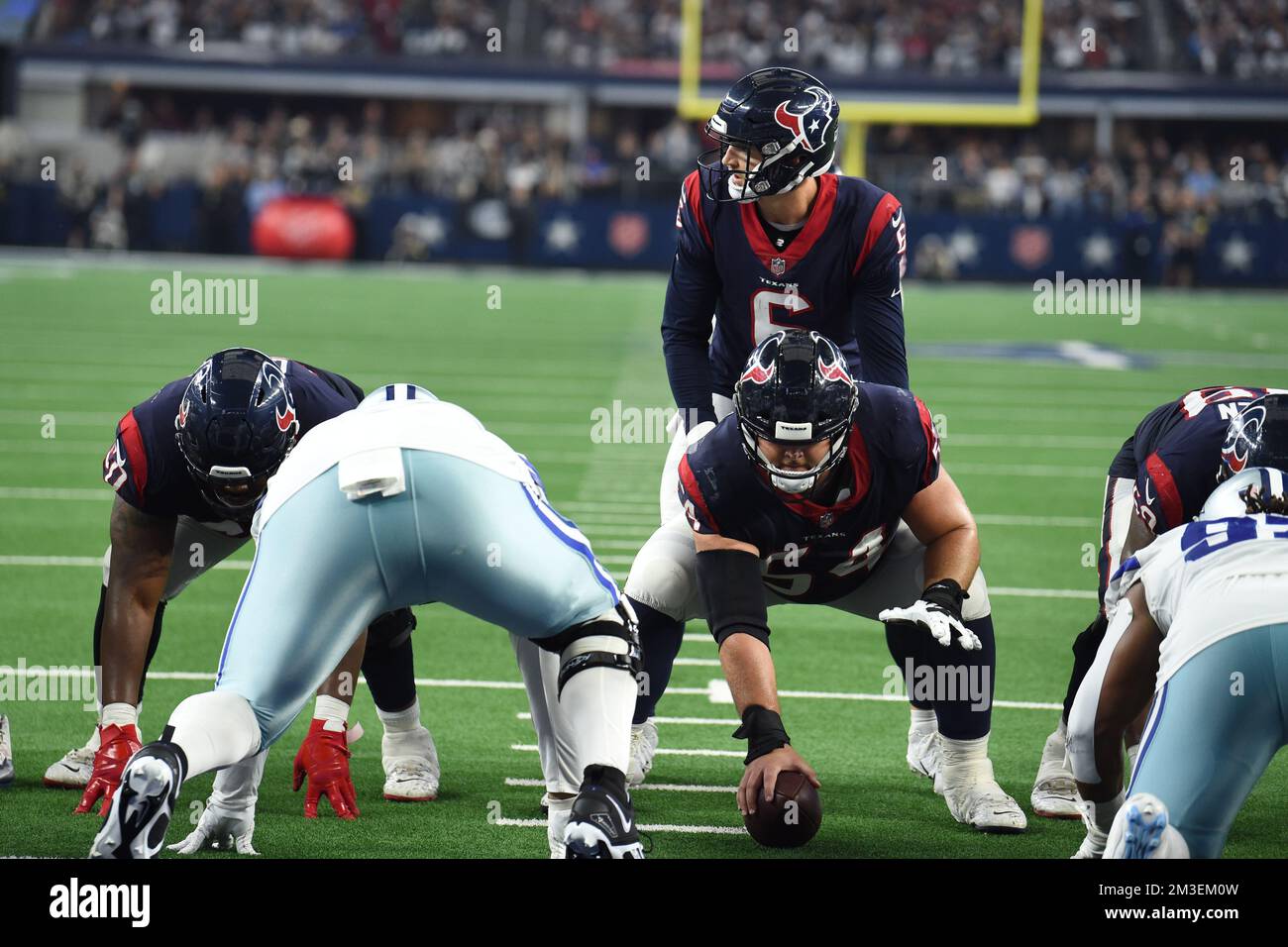Houston Texans Quarterback Jeff Driskel (6) bewertet die Verteidigung vor dem Spiel an der 1-Yardline während des NFL Football Game Between the Houston Texa Stockfoto