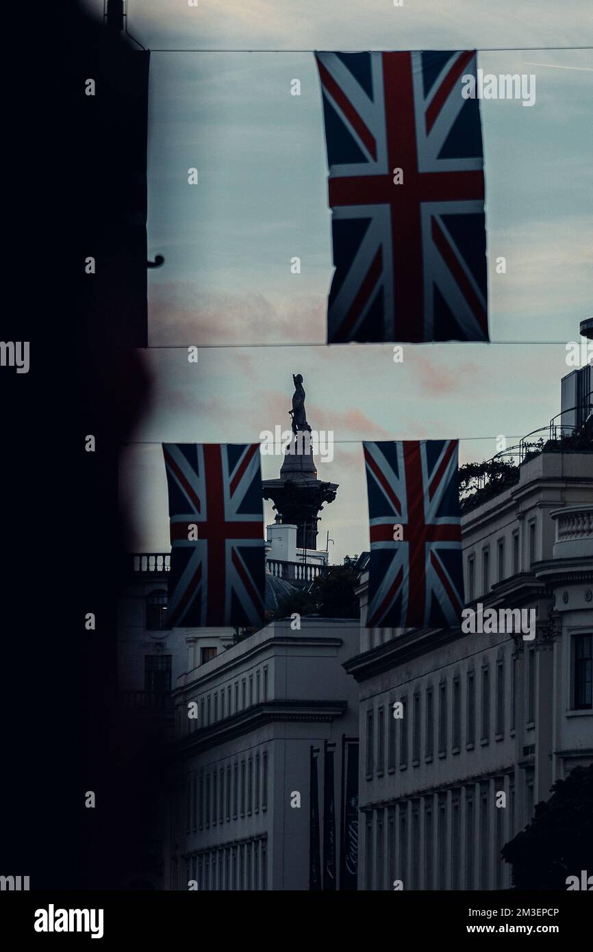 Die Union-Jack-Flaggen hängen in der Regents Street in London, Großbritannien Stockfoto