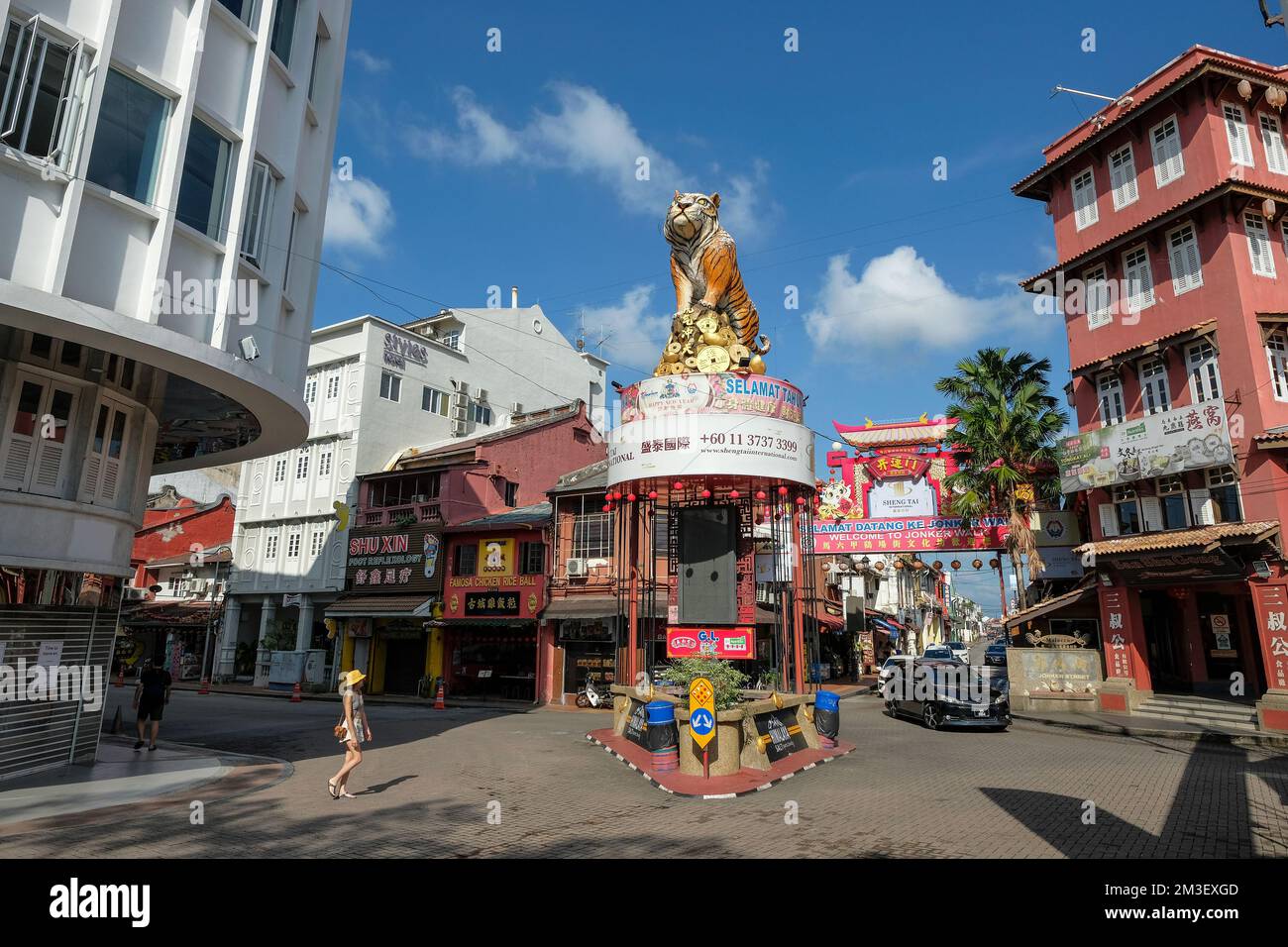 Malakka, Malaysia - 2022. November: Blick auf die Jonker Street in Malakkas Chinatown am 30. November 2022 in Malakka, Malaysia. Stockfoto