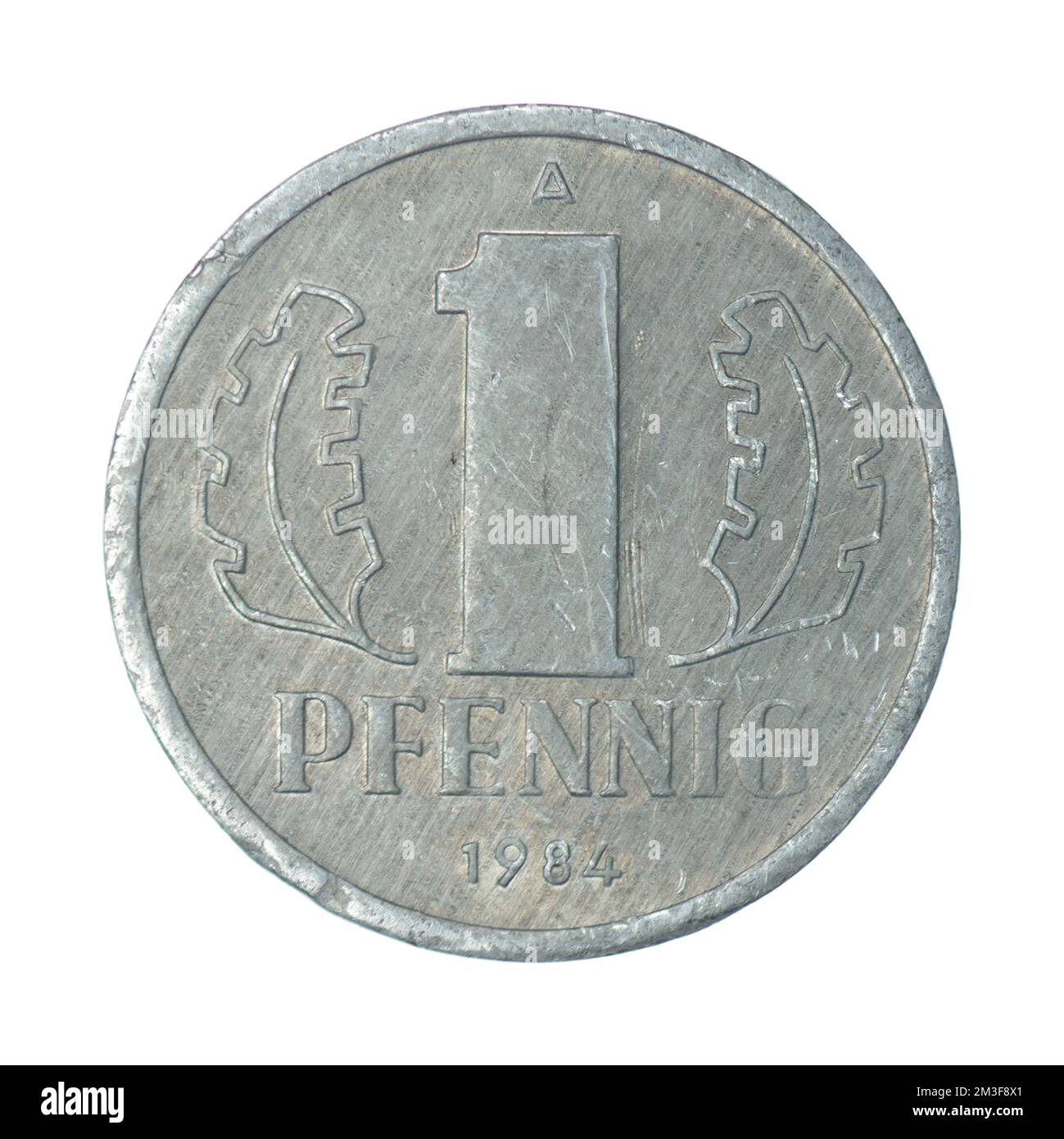 Deutschland -NRD 1 Pfennig, 1984 auf weißem Hintergrund Stockfoto