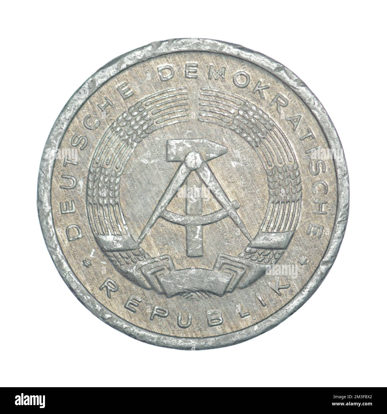 Deutschland -NRD 1 Pfennig, 1984 auf weißem Hintergrund Stockfoto