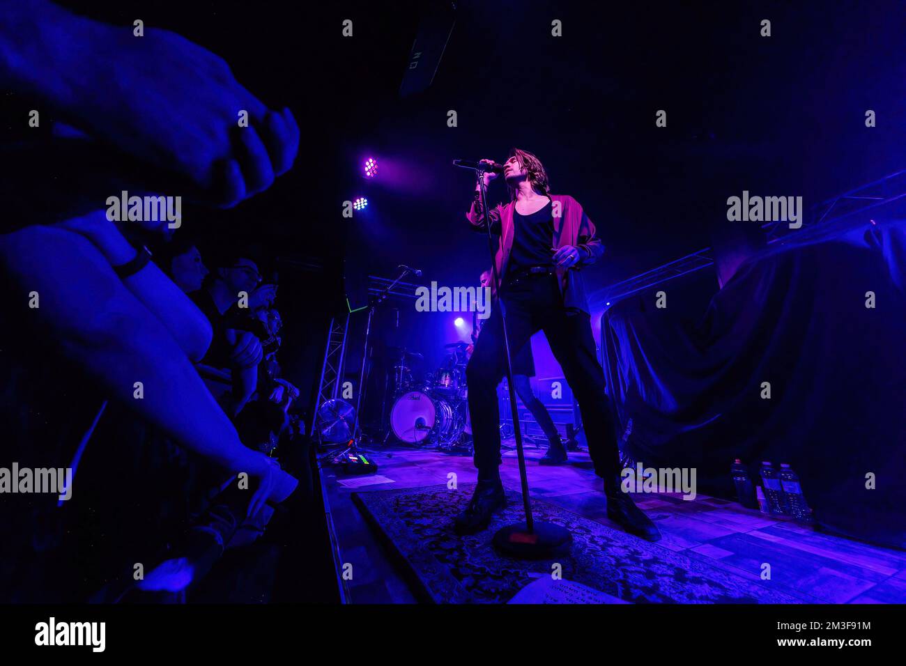 Mailand, Italien. 14.. Dezember 2022. Kiliyan Maguire of Charming Liars tritt live im Legend Club auf. (Foto: Mairo Cinquetti/SOPA Images/Sipa USA) Guthaben: SIPA USA/Alamy Live News Stockfoto