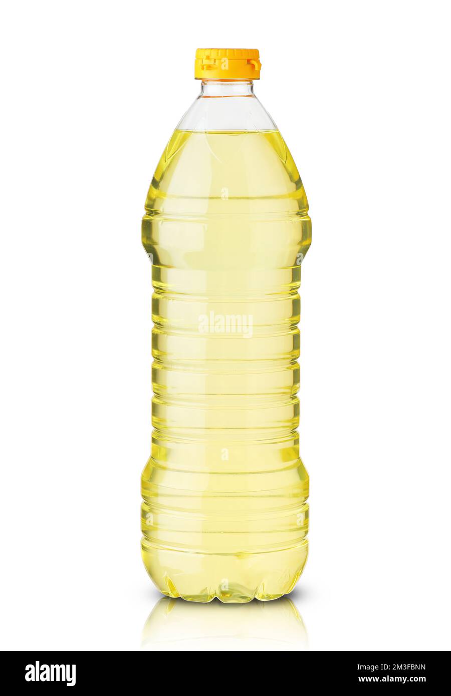 Volle Plastikflasche mit Speiseöl auf weißem Hintergrund Stockfoto