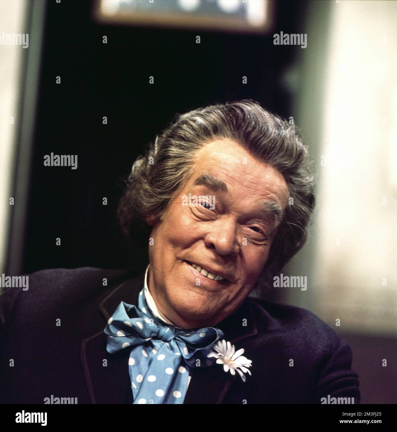 Lach mit Karl Valentin, Fernsehshow mit Monologen, Szenen und Coupets von Karl Valentin, Deutschland 1976, Regie: Wolfgang F. Henschel, Darsteller: Alexander Golling in "der Weltuntergang" Stockfoto