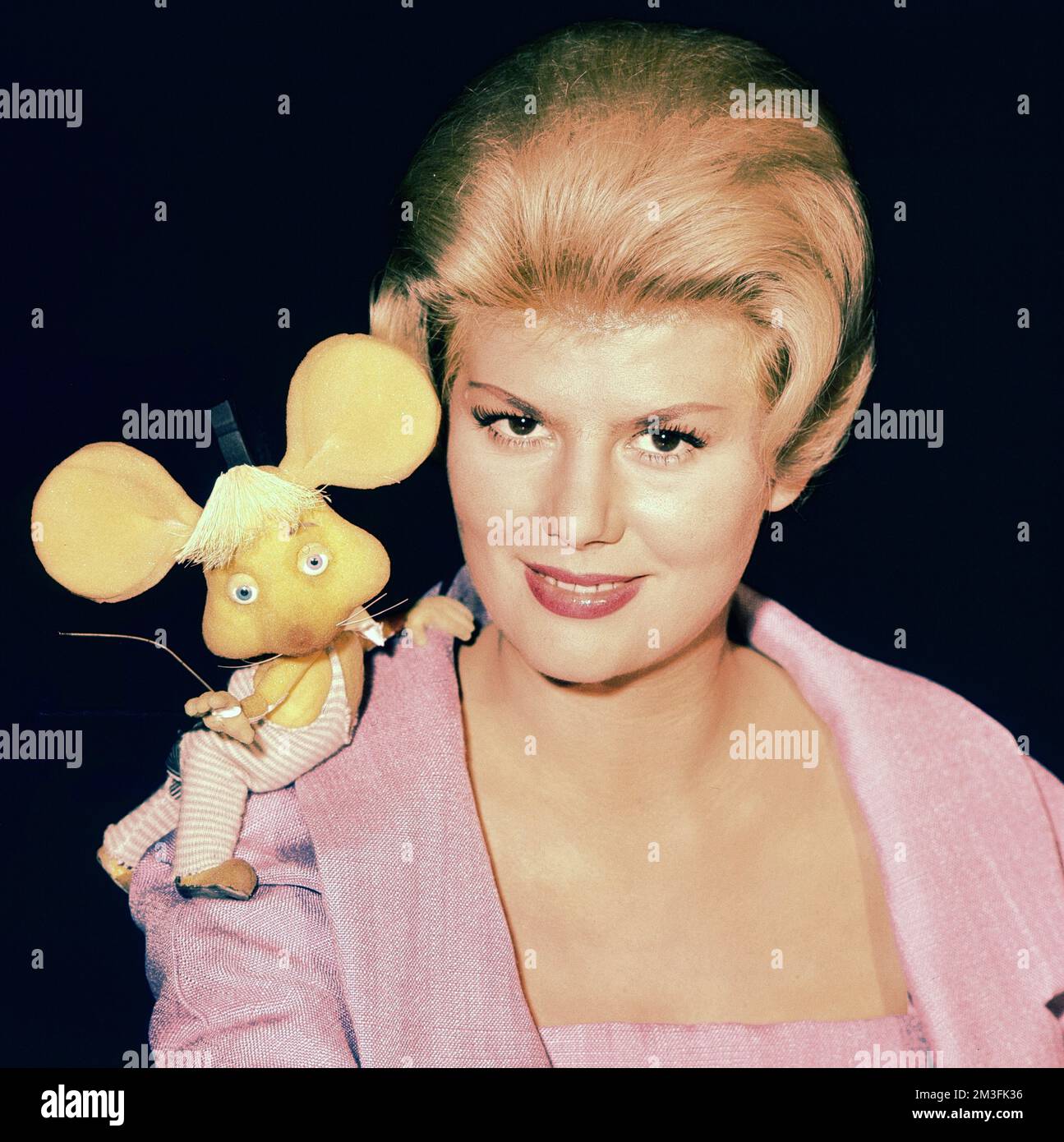 Mike macht alles, Musikshow, Schweiz/Deutschland 1960 - 1963, Mitwirkende: Tilla Hohenfels (?) Mit der Maus Marionette Mike Molto Stockfoto