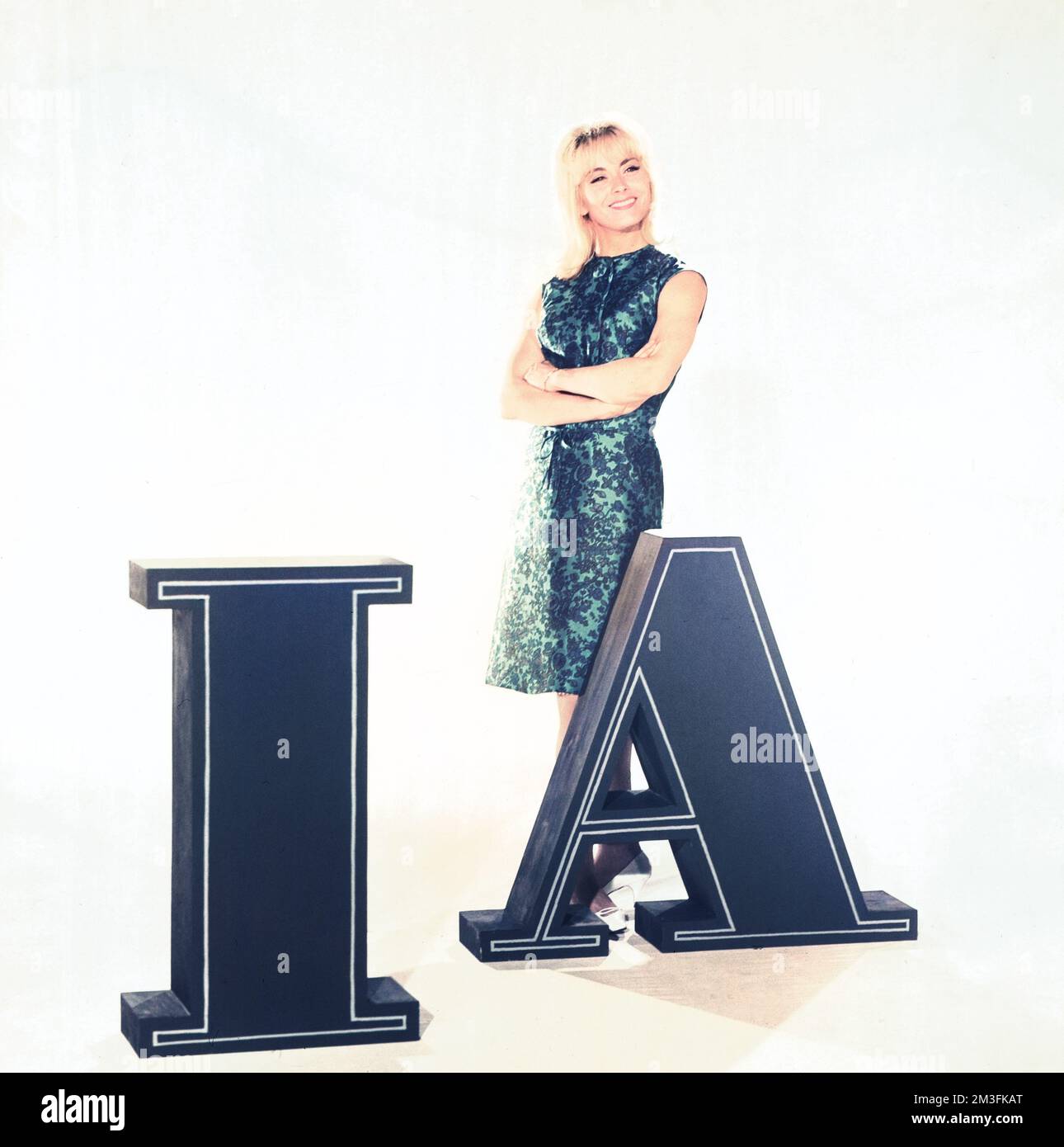 Lieben Sie Show...?, Unterhaltungsshow, Miniserie, Deutschland 1963, Sendung vom 16. Februar 1963, Regie: Michael Pfleghar, Mitwirkende: Isabelle Aubret, französische Sängerin Stockfoto