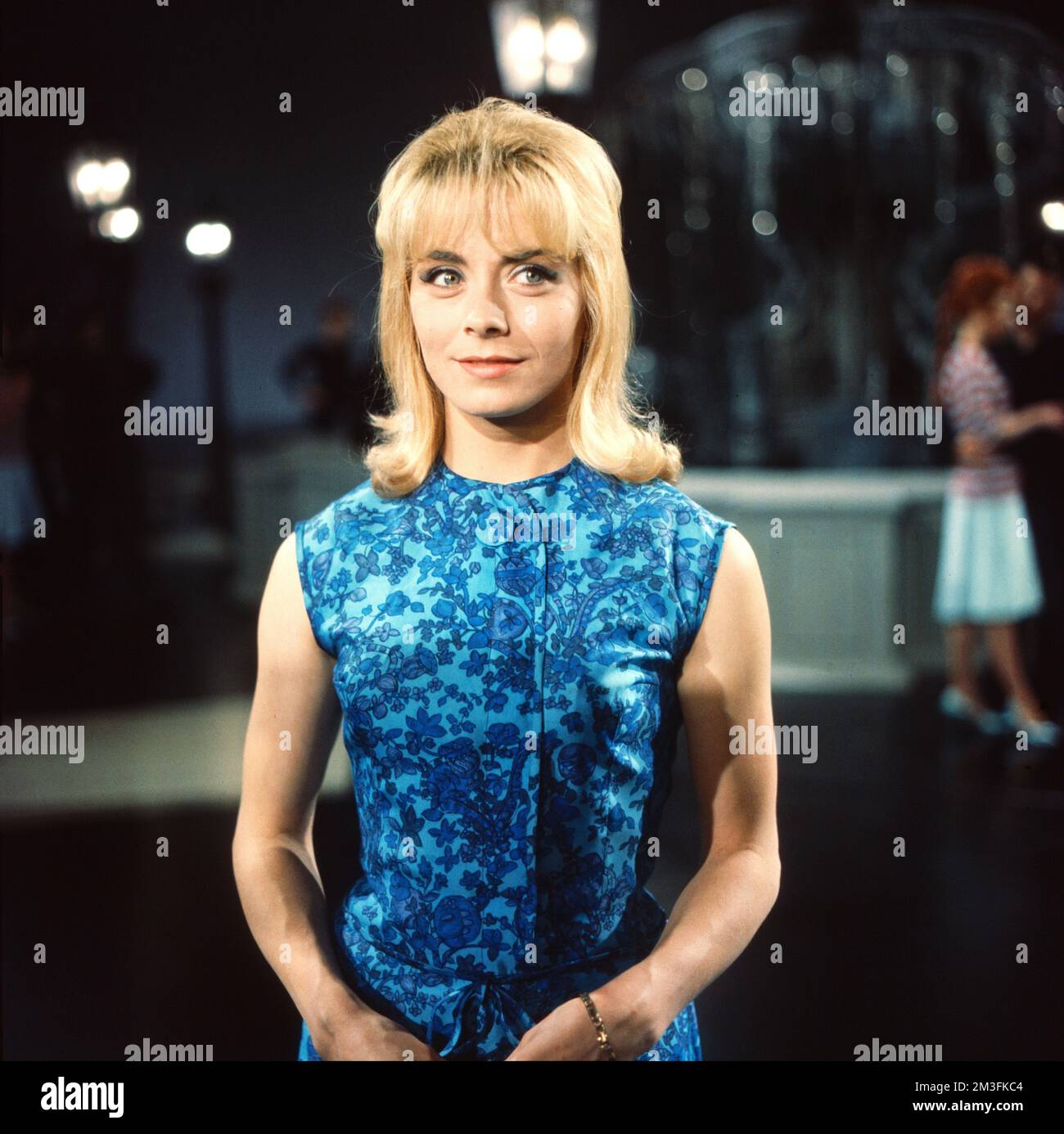 Lieben Sie Show...?, Unterhaltungsshow, Miniserie, Deutschland 1963, Sendung vom 16. Februar 1963, Regie: Michael Pfleghar, Mitwirkende: Isabelle Aubret, französische Sängerin Stockfoto