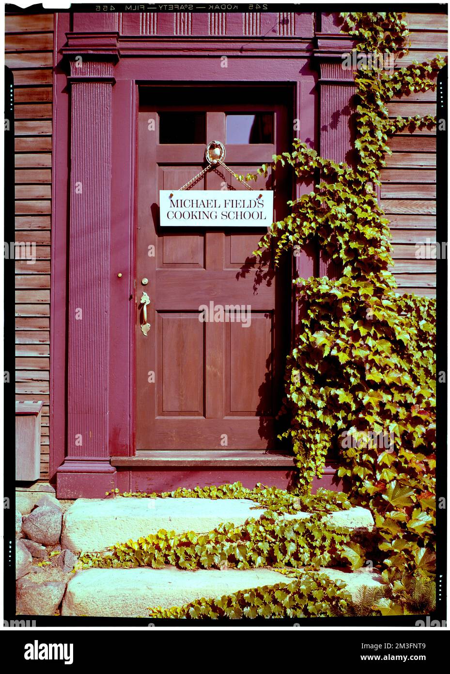 Marblehead, Doorway - 5 Tucker Street , Architektur, Türen & Türen, Wegweiser. Samuel Chamberlain Fotosammlung Negatives Stockfoto