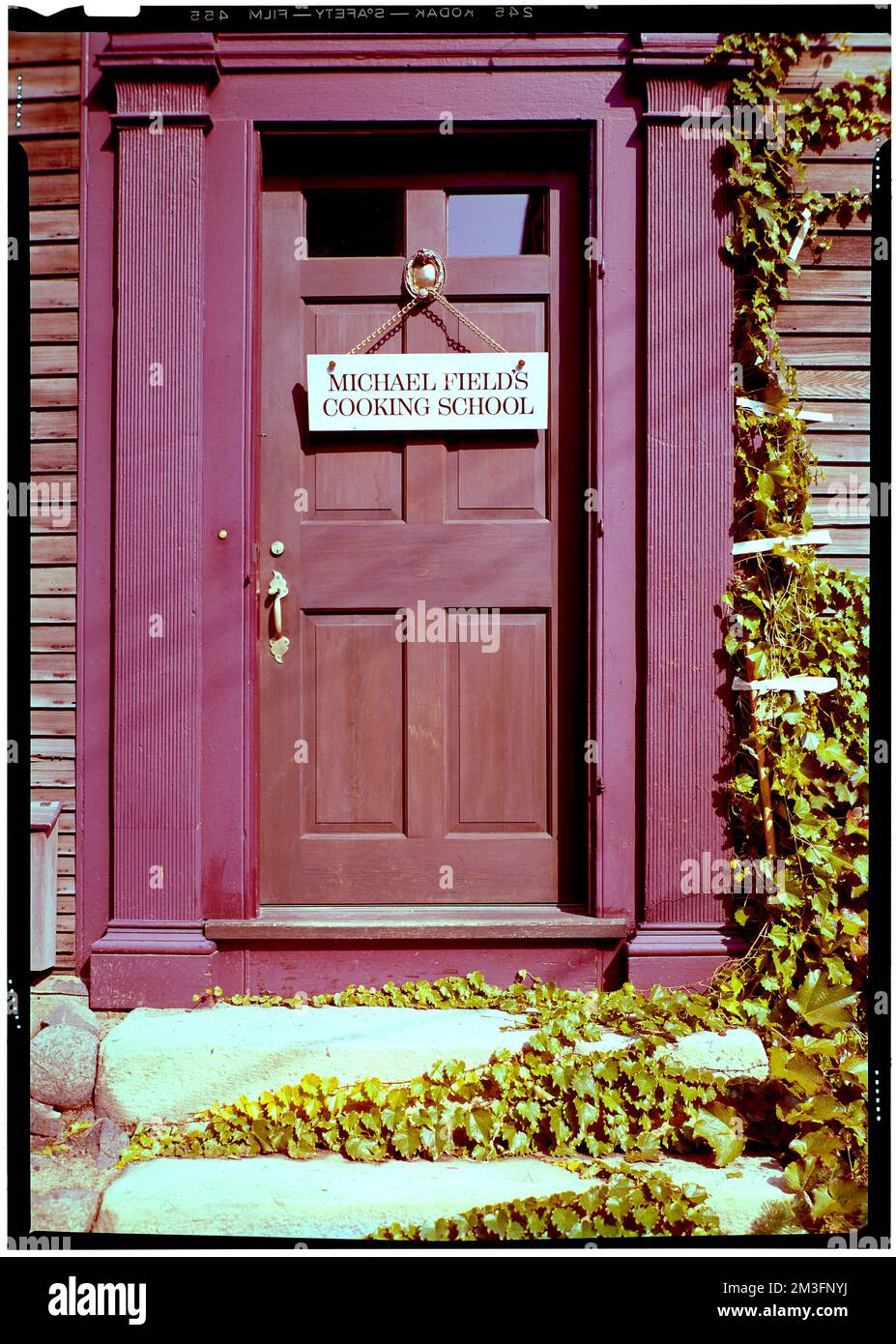 Marblehead, Doorway - 5 Tucker Street , Architektur, Türen & Türen, Wegweiser. Samuel Chamberlain Fotosammlung Negatives Stockfoto