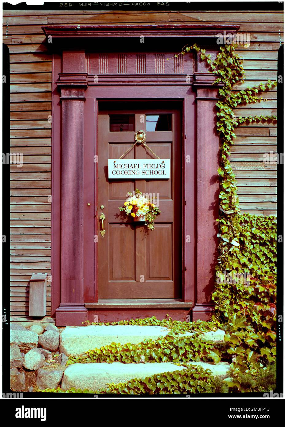 Marblehead, Doorway - 5 Tucker Street , Architektur, Türen & Türen, Wegweiser. Samuel Chamberlain Fotosammlung Negatives Stockfoto