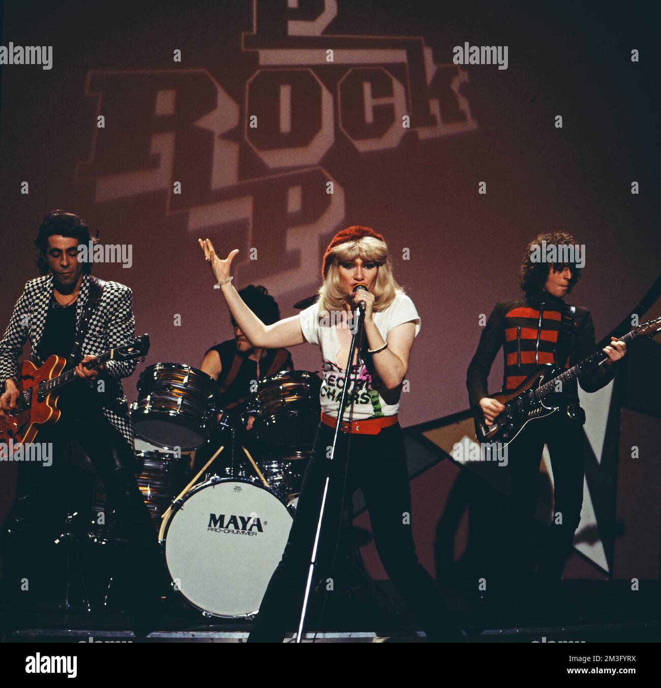 Rockpop ZDF Musiksendung, Deutschland, 1979, Auftritt der amerikanischen Sängerin Wayne County, auch Jayne County, mit der Punk und Glamrock Band Wayne County und Electric Stühle. Rockpop TV-Musikshow, Deutschland, 1979, auf dem Bild: Amerikanischer Sänger Wayne County alias Jayne County mit der Punk and Glam Rockband Wayne County & Electric Sessels Band. Stockfoto