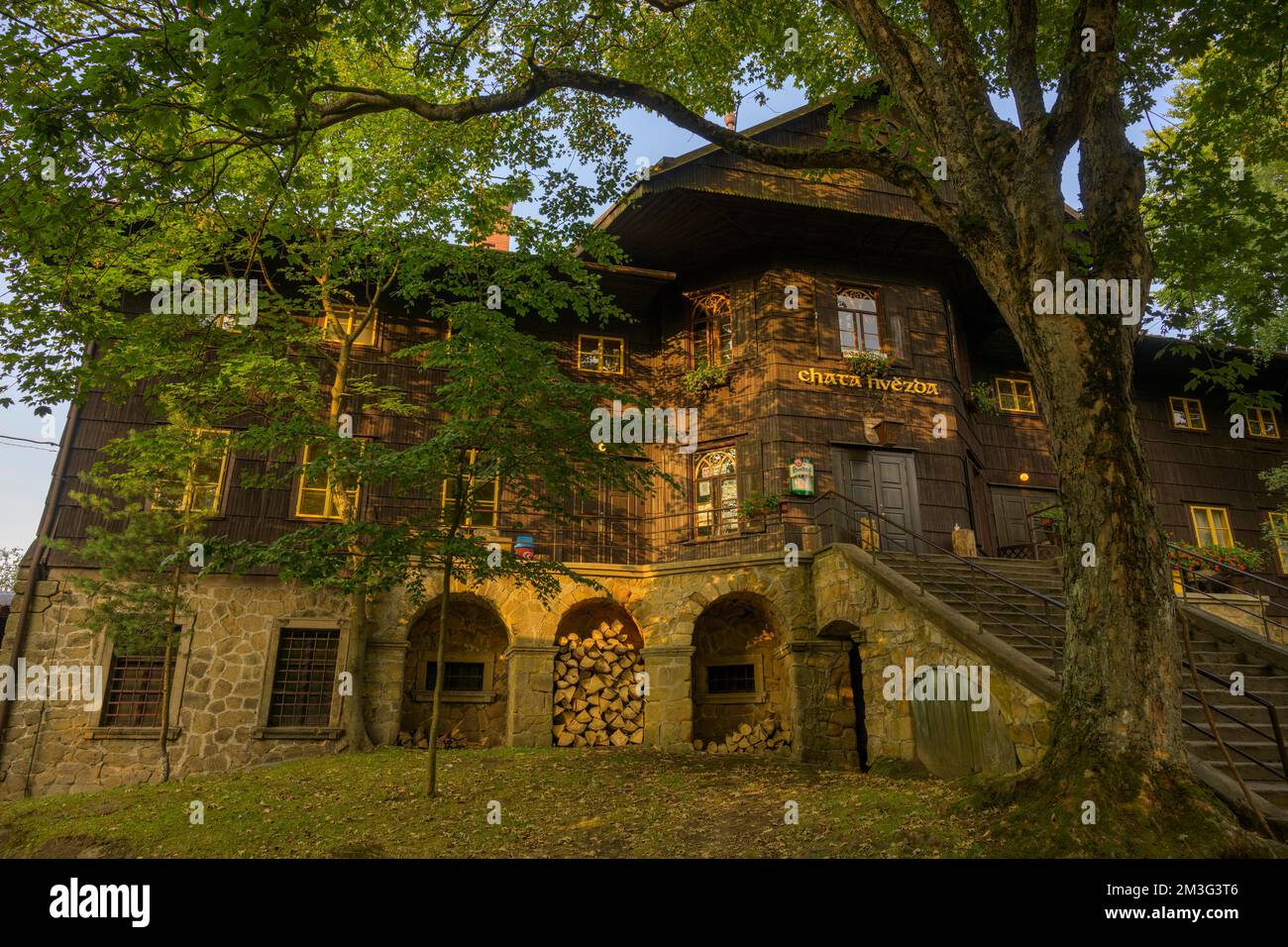 Berghütte Hvezda, Broumov, Kralovehradecky kraj, Tschechische Republik Stockfoto