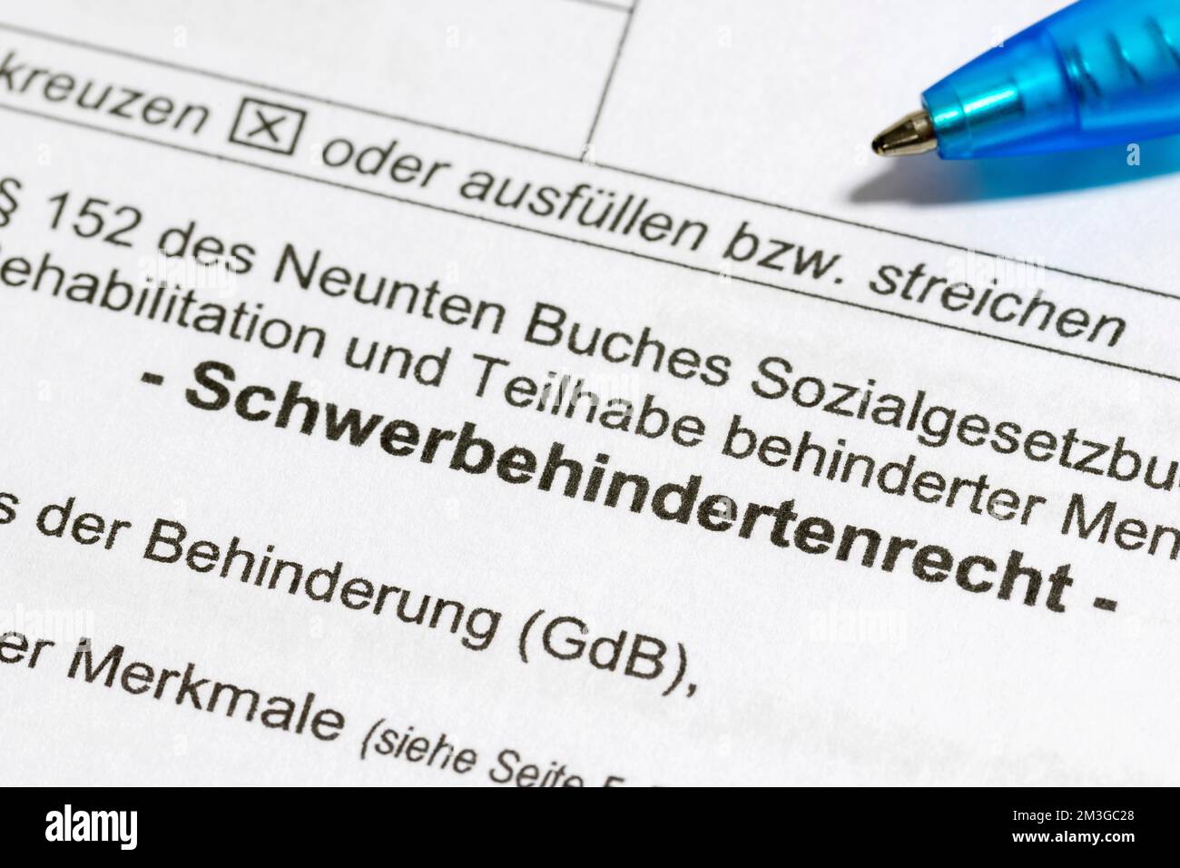 Antrag auf schwere Invalidität, schwere Invalidität, Formular, Stift Stockfoto