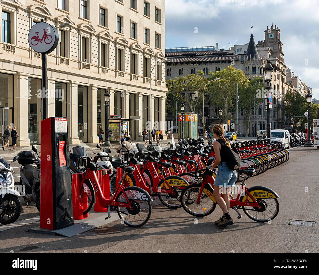 Abholstelle für Leihfahrräder und Motorroller, Barcelona, Katalonien, Spanien Stockfoto