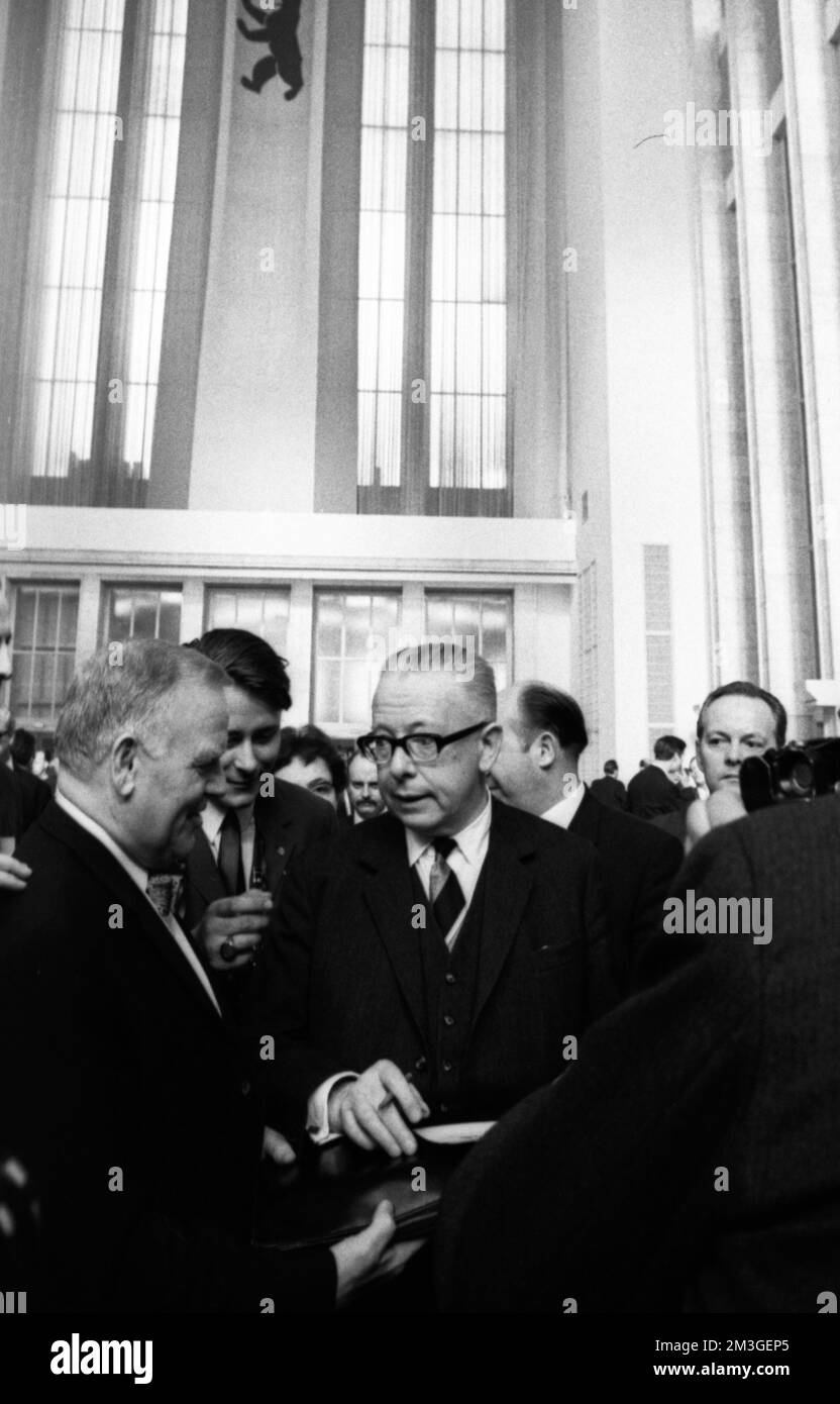 Die Bundesversammlung wählte den neuen Bundespräsidenten Gustav Heinemann (SPD) in der dritten Wahlrunde am 5. März 1969 in Berlin, der CDU Stockfoto